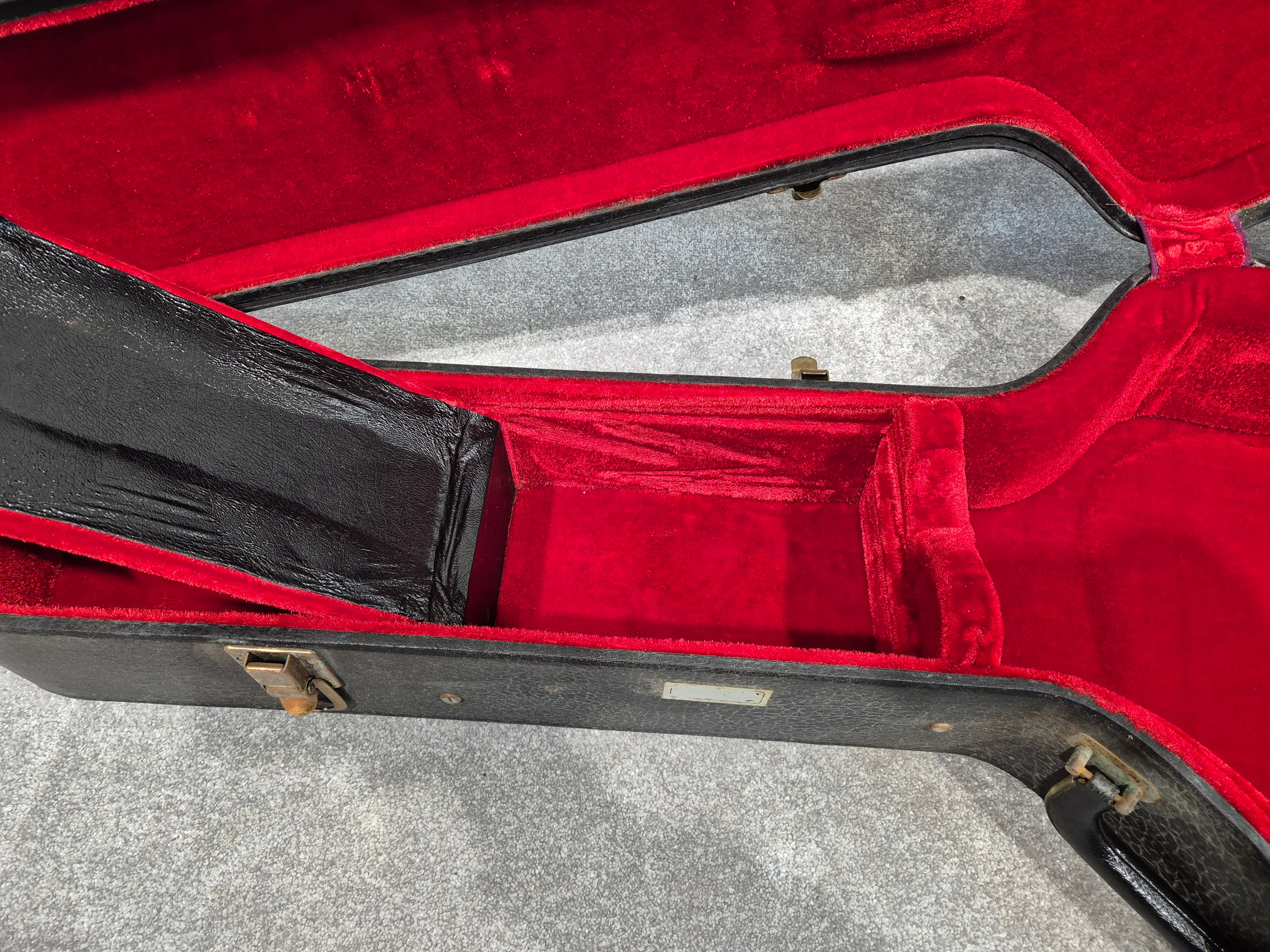 Guild Hard Case - Acoustic Guitar Hard Case - Dreadnought - Image 2