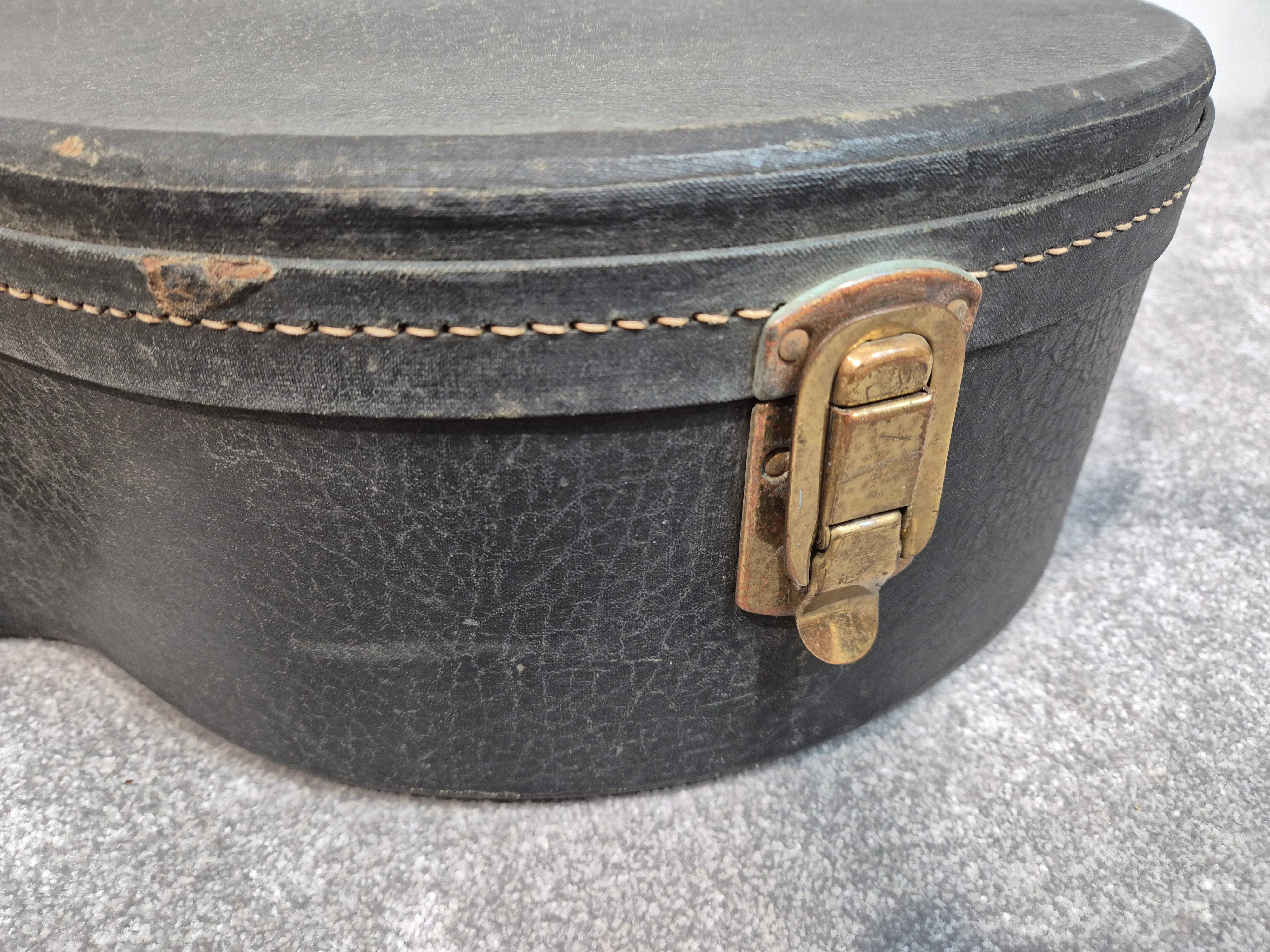 Guild Hard Case - Acoustic Guitar Hard Case - Dreadnought - Image 5