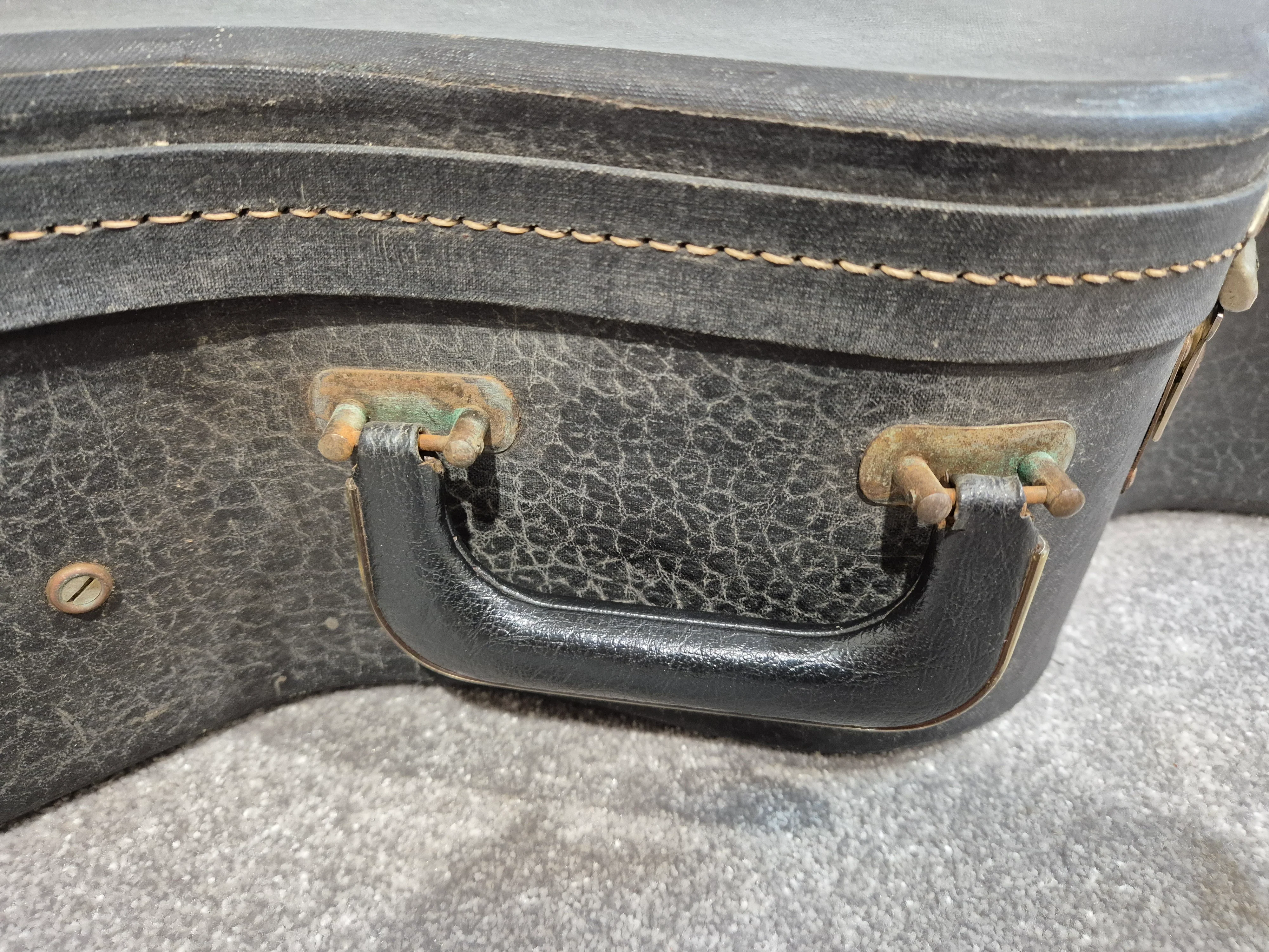 Guild Hard Case - Acoustic Guitar Hard Case - Dreadnought - Image 6