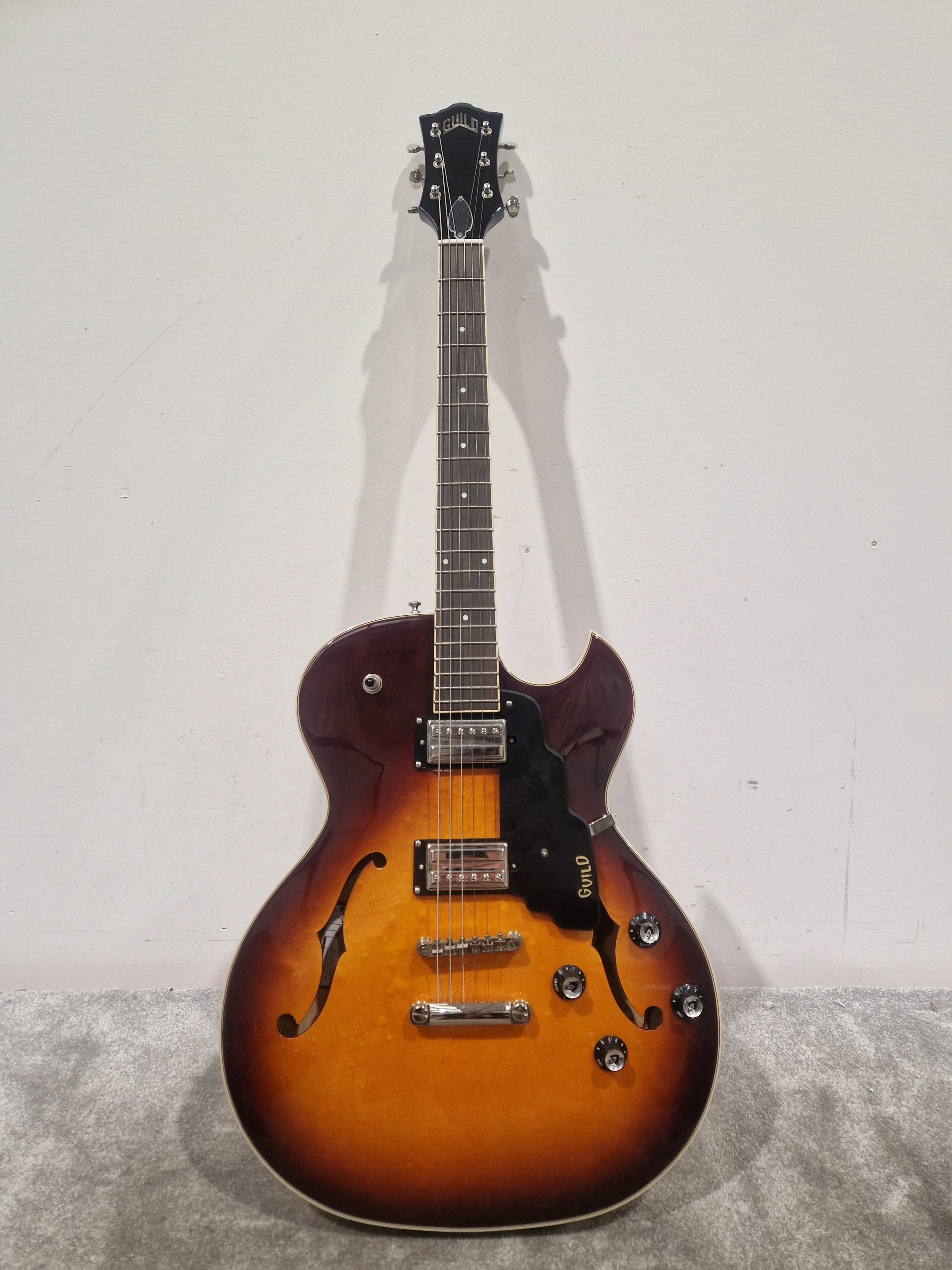 Guild Starfire SF-1SC/ATB Sunburst Hollow-Body Electric Guitar – Hollow-Body Electric Guitar - Excellent - Image 2