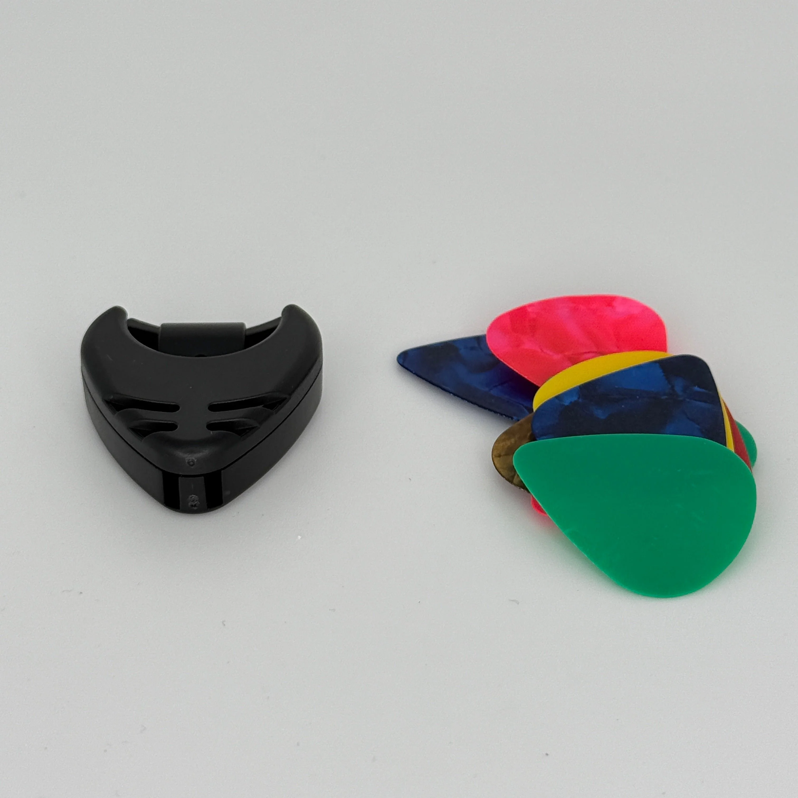 Guitar Pick / Plectrum Holder & 10 Assorted Plectrums for Guitar / Ukulele / Bass - Image 3