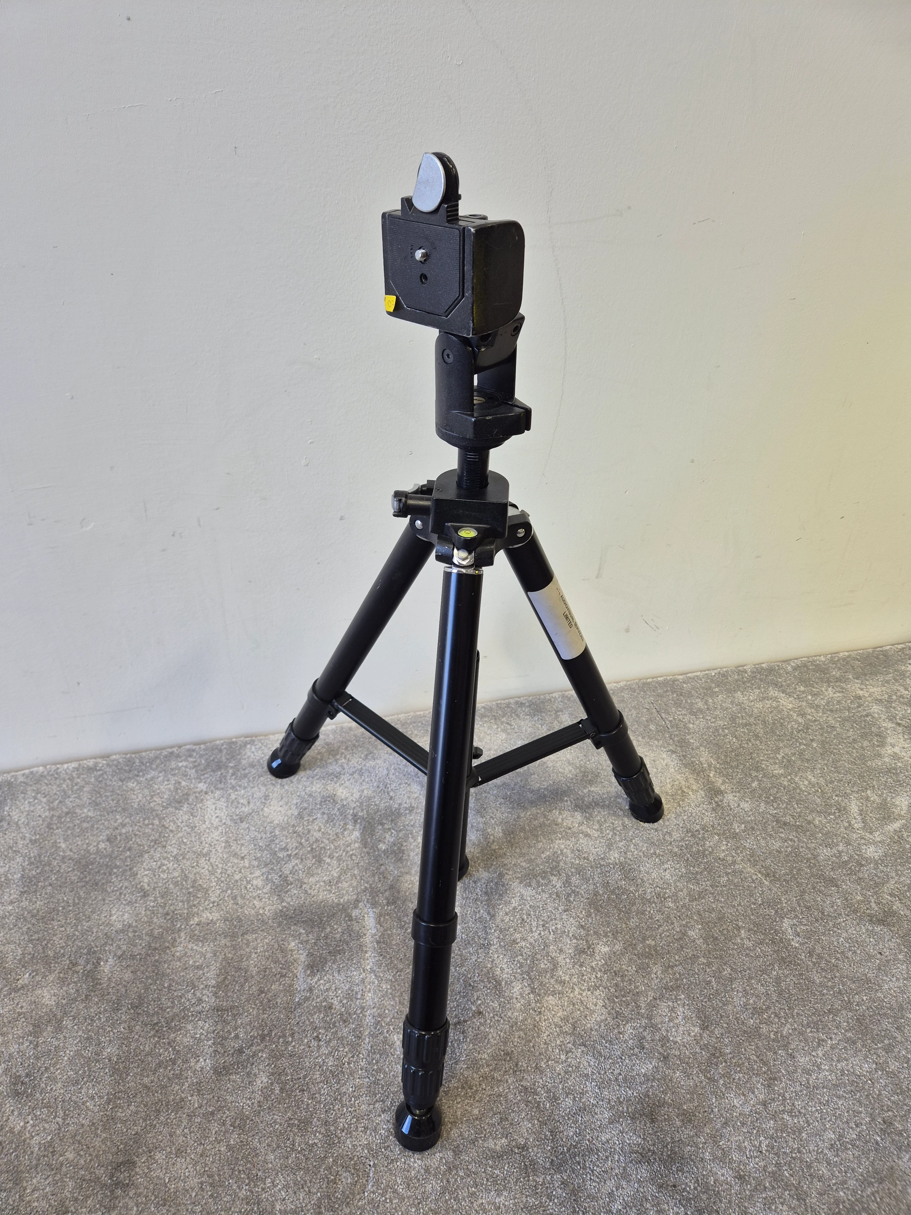 Hama OmegaPro Tripod Stand - Adjustable Height - Lightweight & Stable - Very Good - Image 5