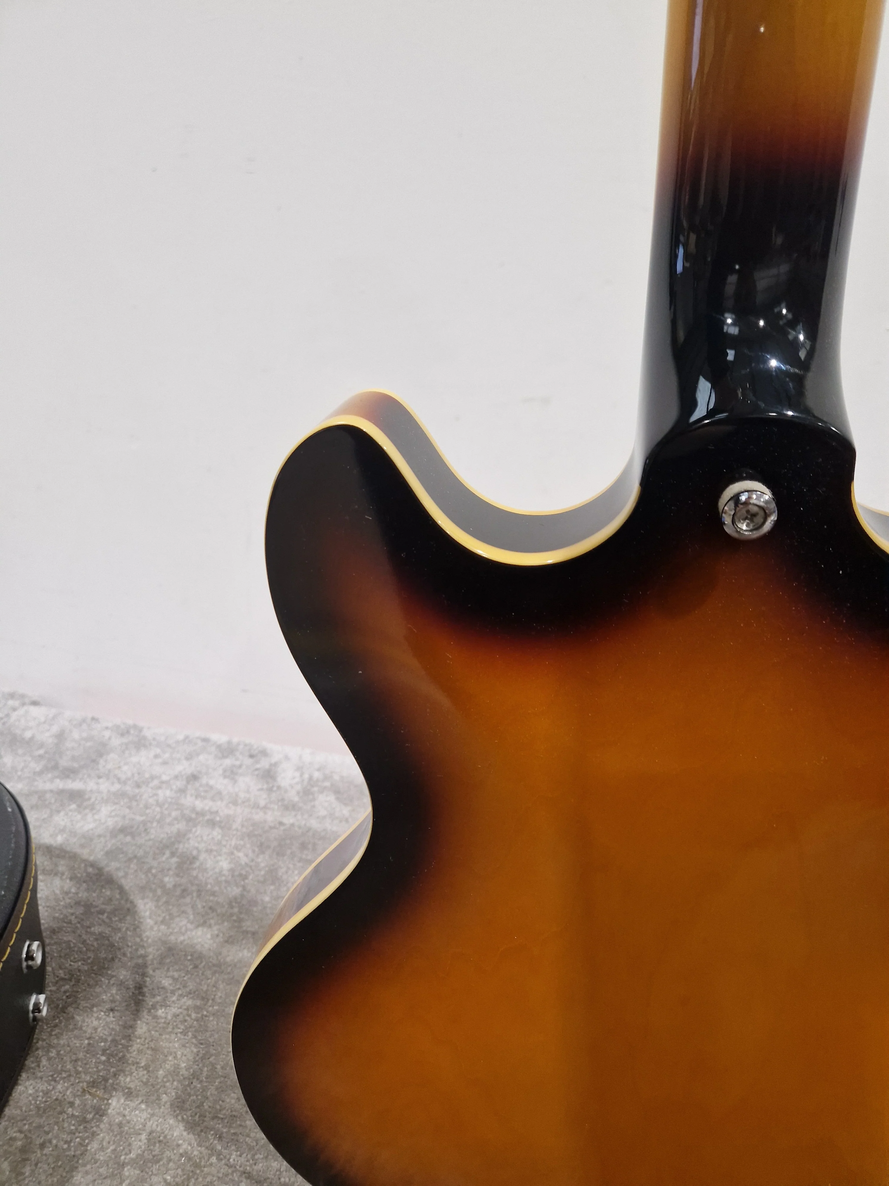 Hamer XT - Semi-Hollow Electric Guitar - Sunburst - Excellent w/ Hard Case - Image 11