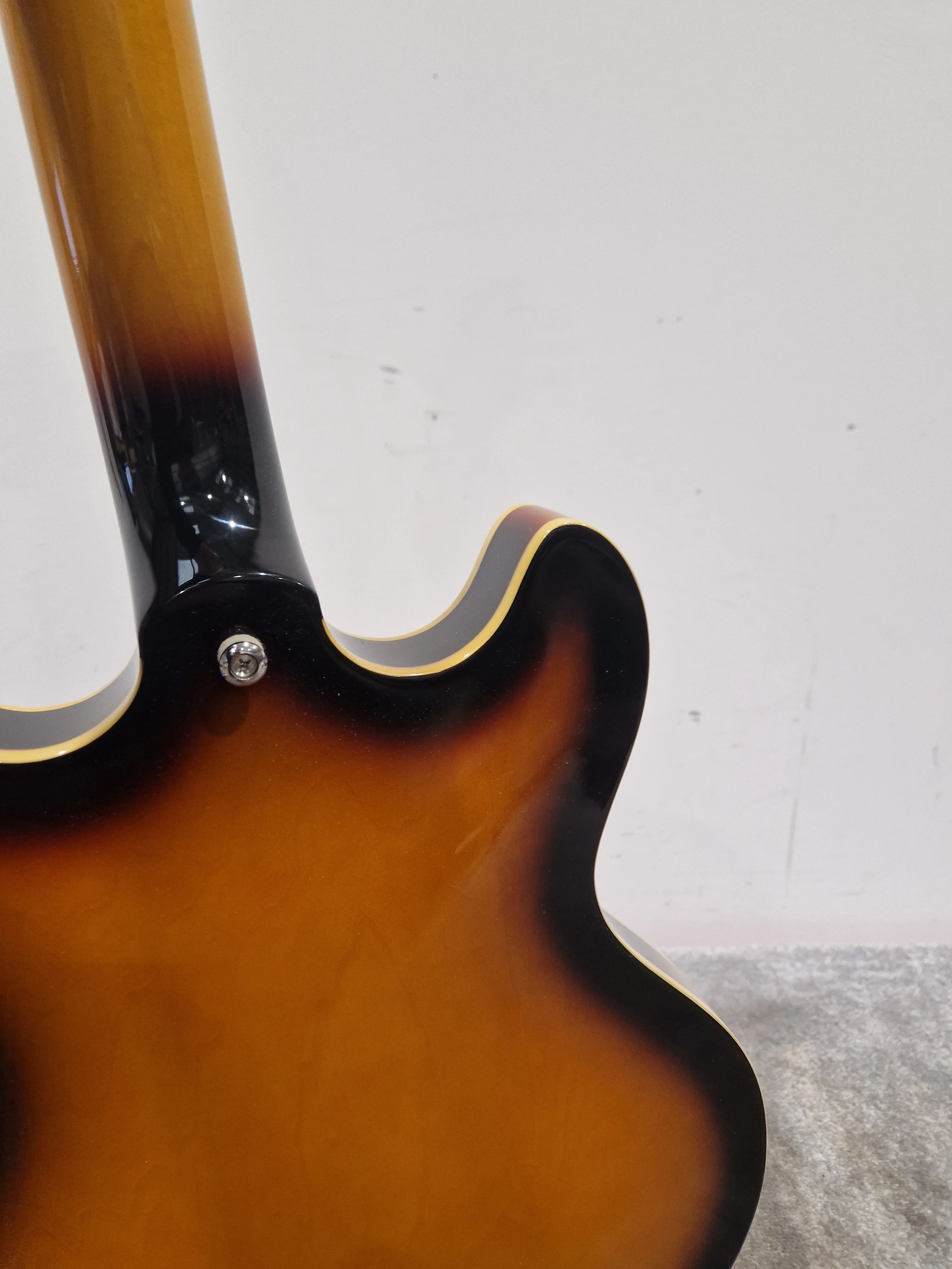 Hamer XT - Semi-Hollow Electric Guitar - Sunburst - Excellent w/ Hard Case - Image 12