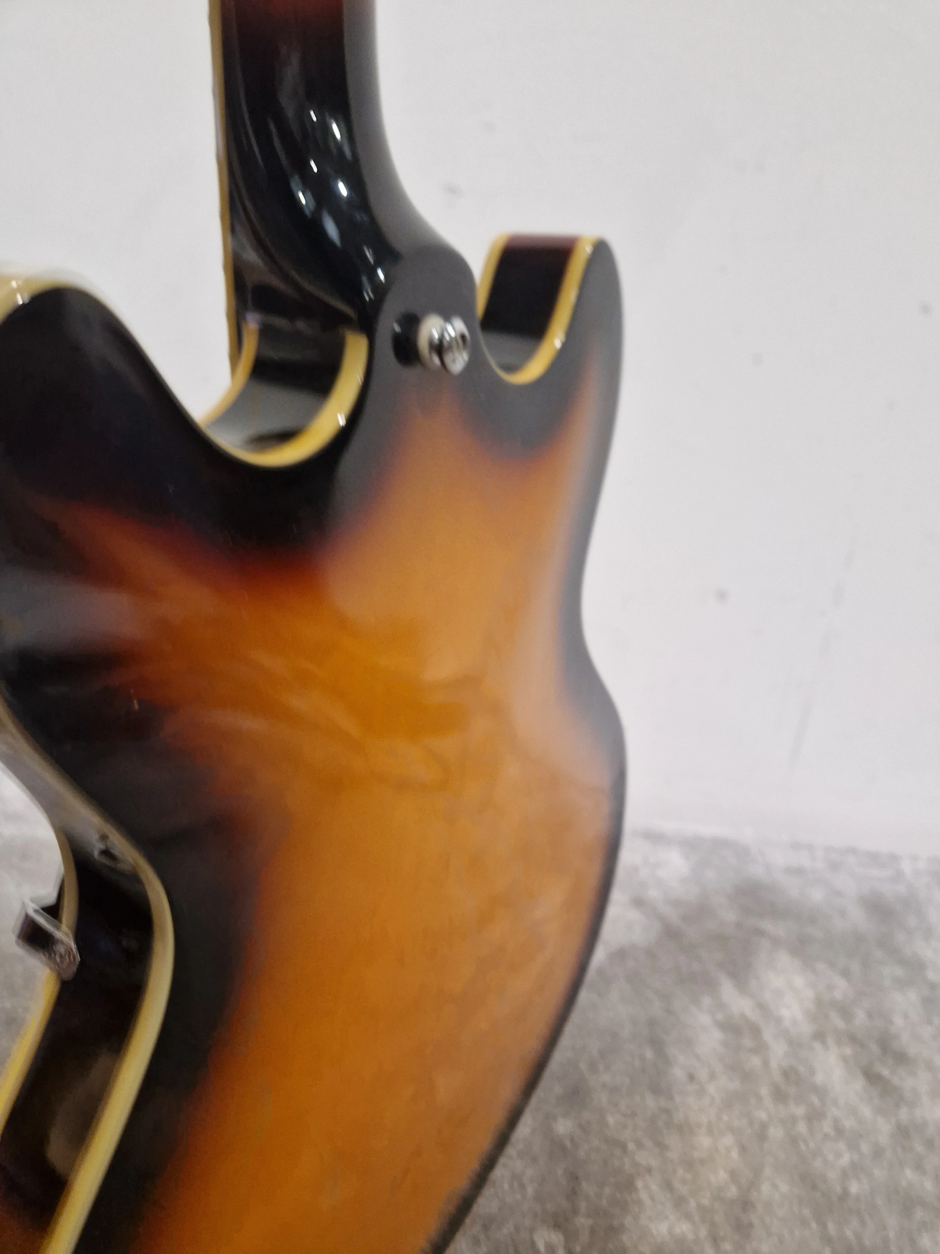 Hamer XT - Semi-Hollow Electric Guitar - Sunburst - Excellent w/ Hard Case - Image 15