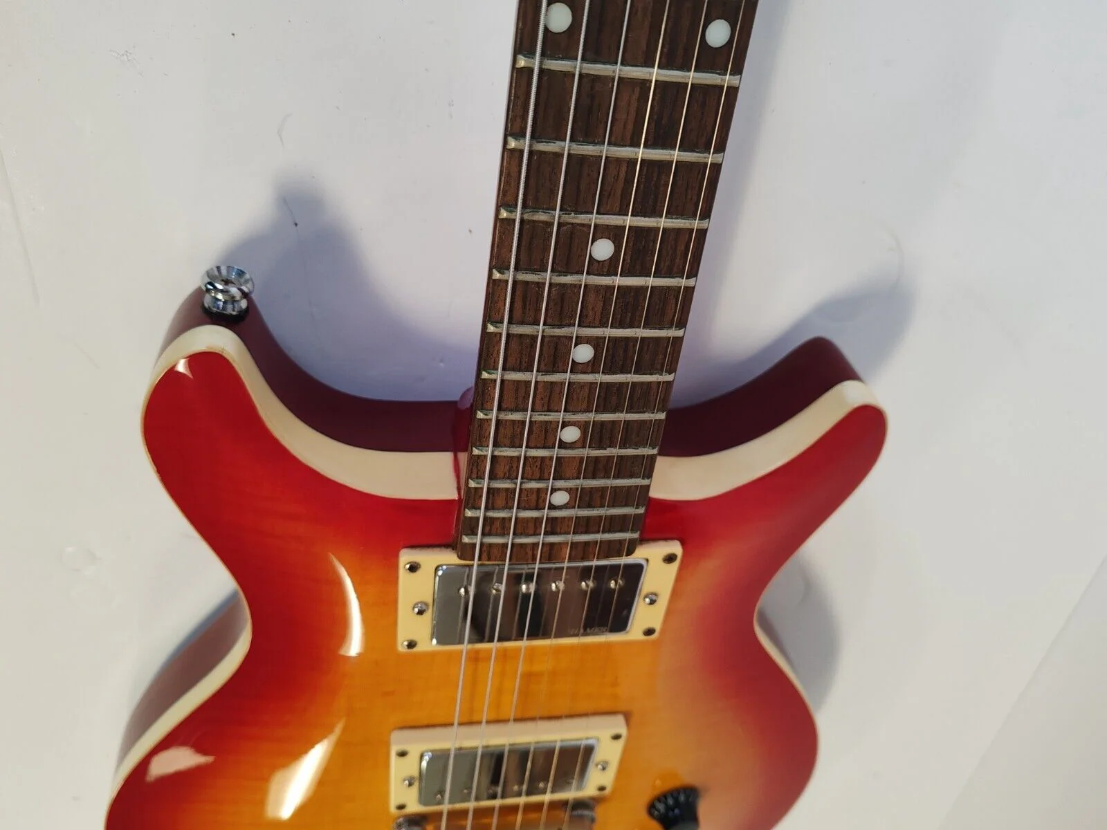 Hamer XT Series Sunburst A/T Electric Guitar - Free UK Shipping - Image 6