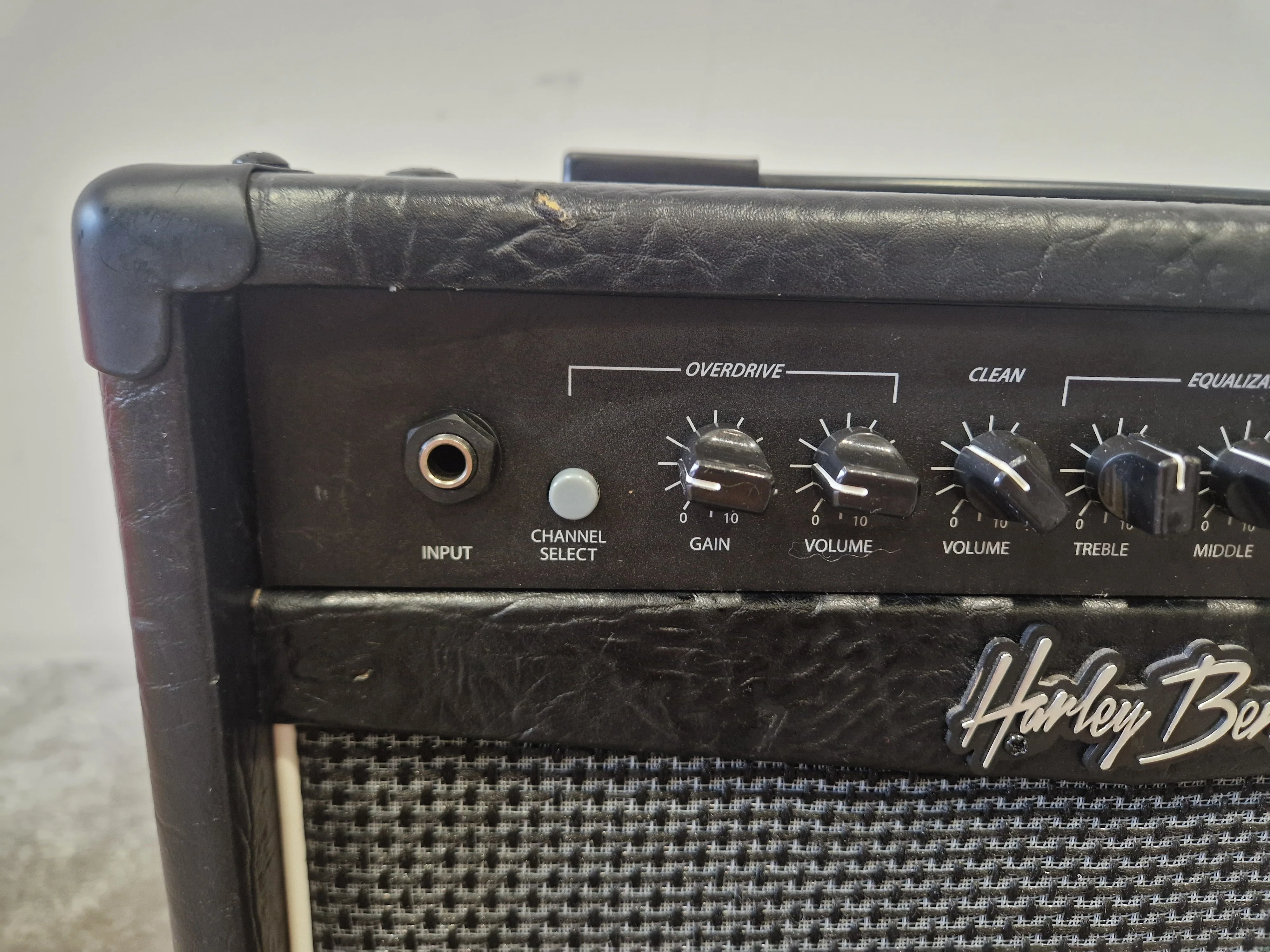 Harley Benton HB-20R Guitar Amp – Clean Tone, Built-in Reverb – Very Good - Image 2