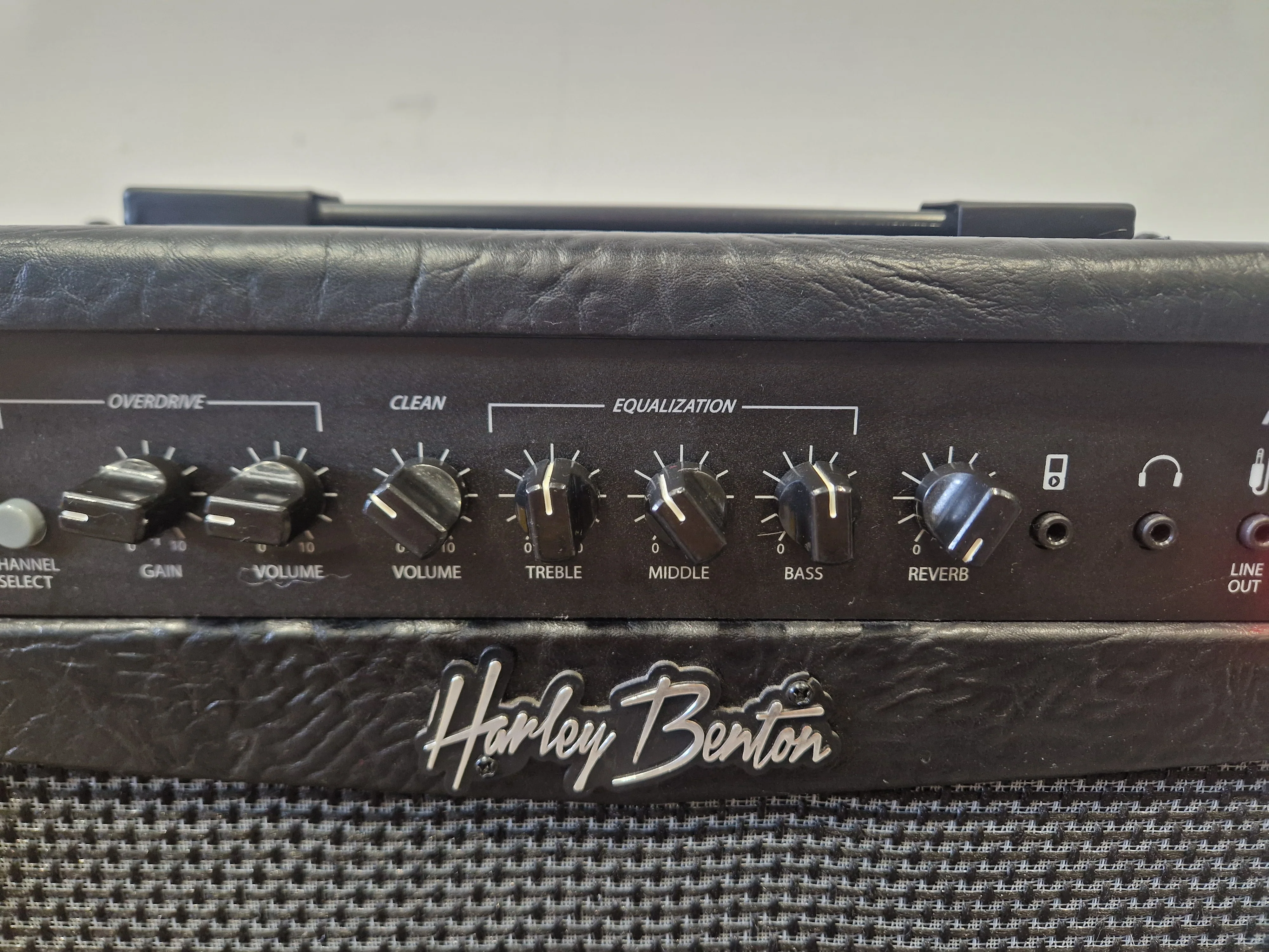 Harley Benton HB-20R Guitar Amp – Clean Tone, Built-in Reverb – Very Good - Image 3