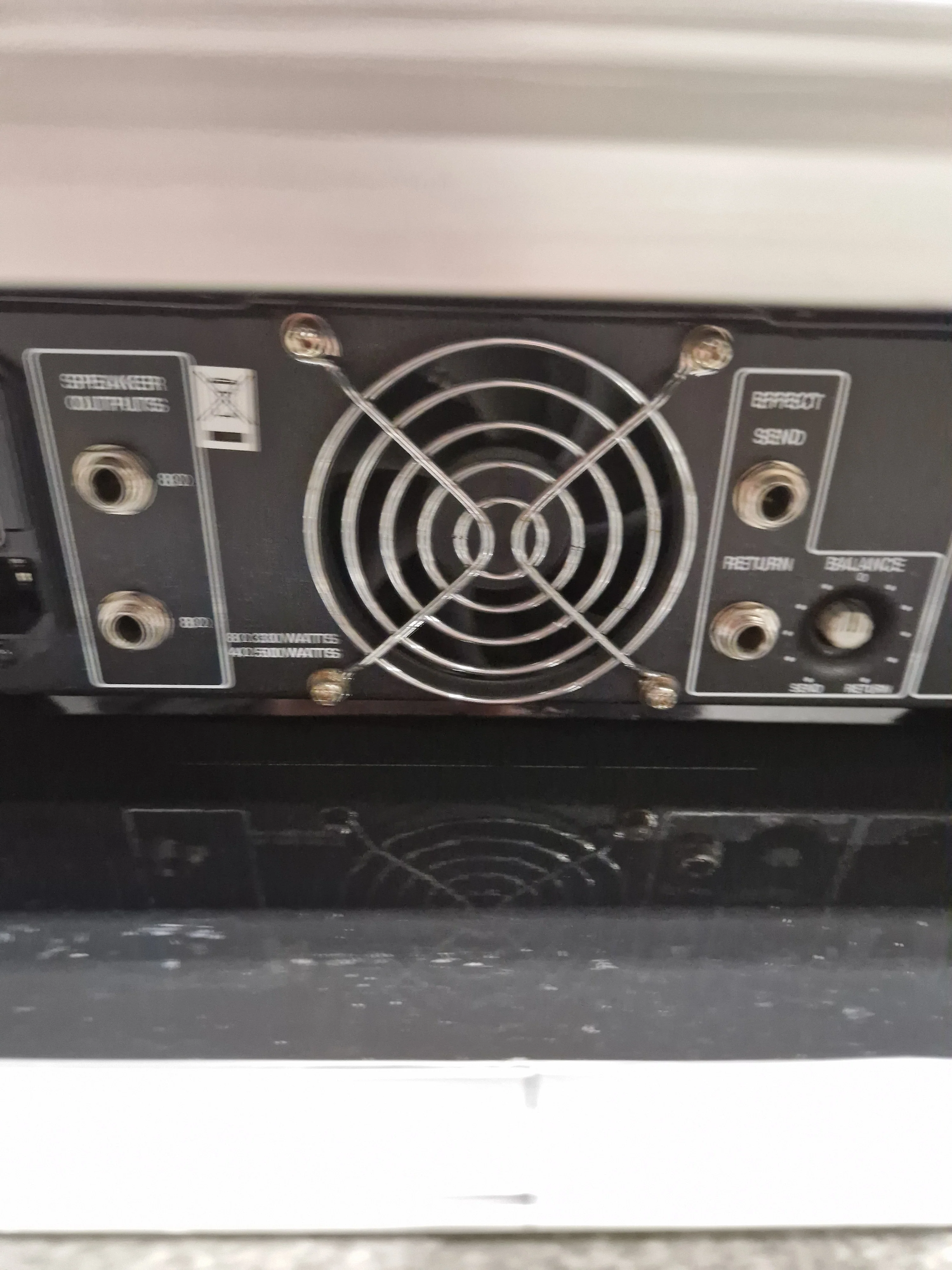Hartke HA 5500 - 500W Bass Amplifier - Excellent w/ Hard Case - Image 3
