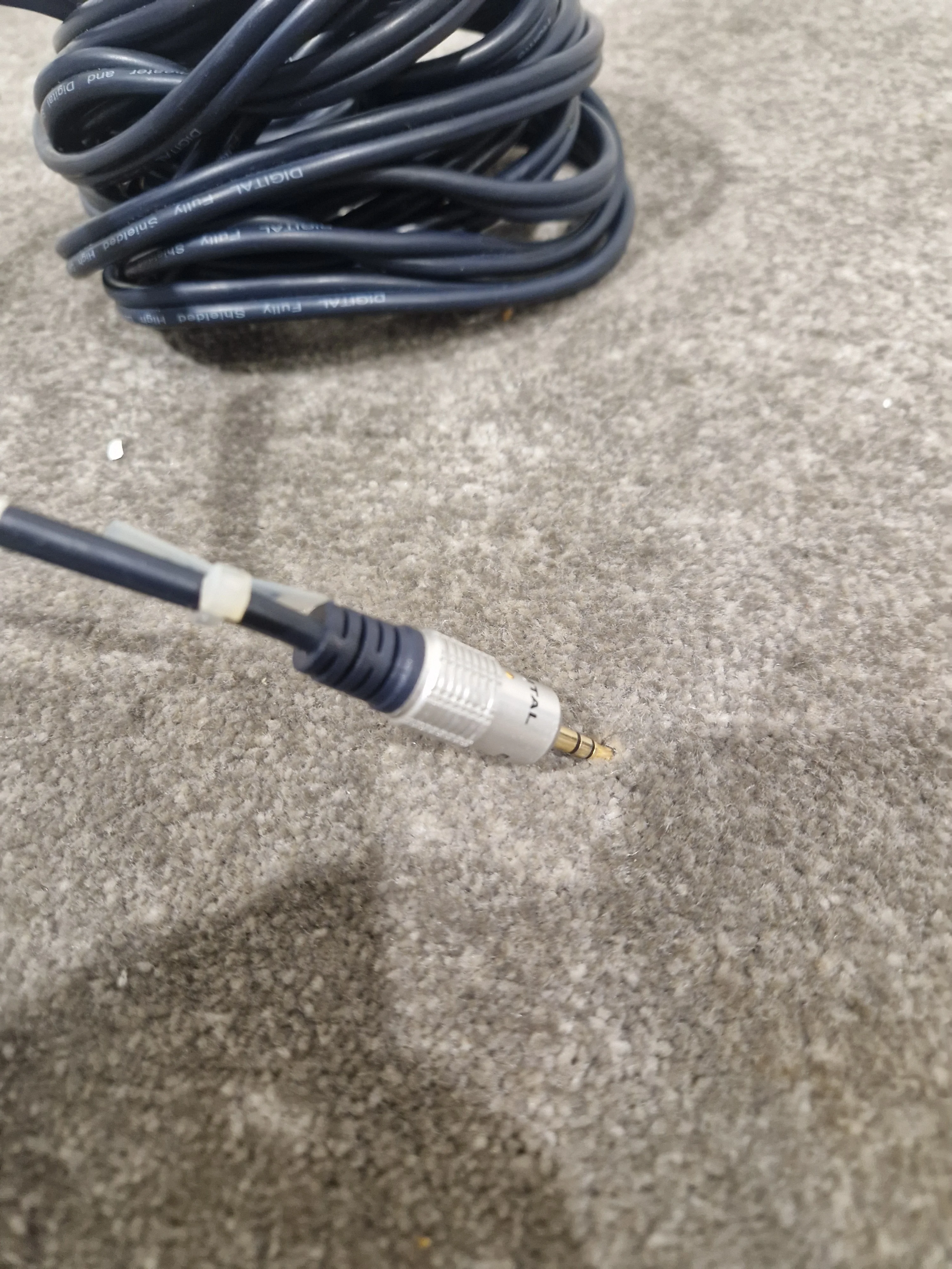 High Quality Dark Blue RCA TO 3.5mm Cable 12FT - Premium Audio Connection - Excellent - Image 2