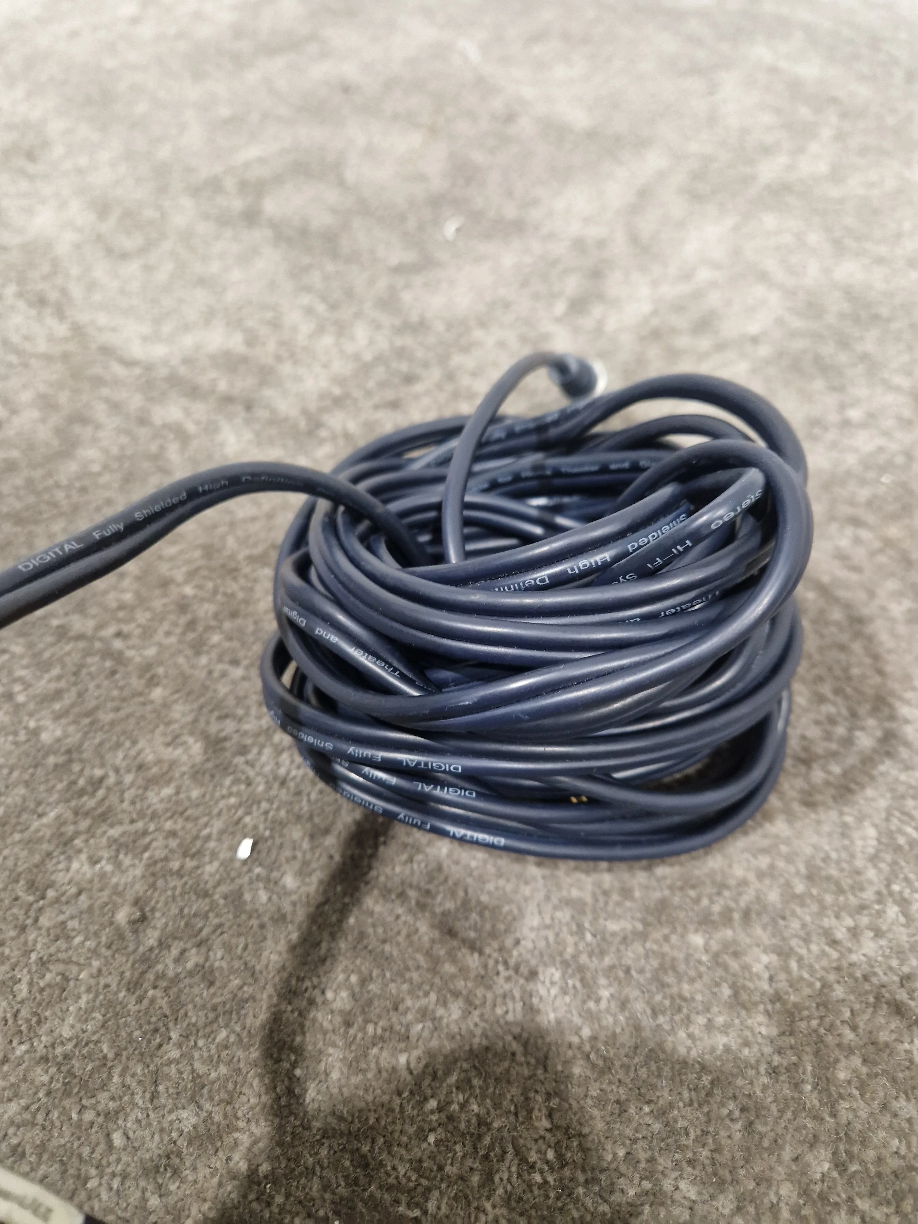 High Quality Dark Blue RCA TO 3.5mm Cable 12FT - Premium Audio Connection - Excellent - Image 3