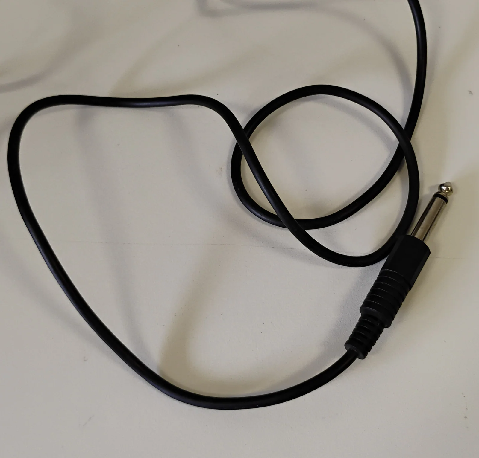 Hit Kit UDM-606 Black Wired Handheld 600O Uni-Directional Moving Coil Microphone - Image 3