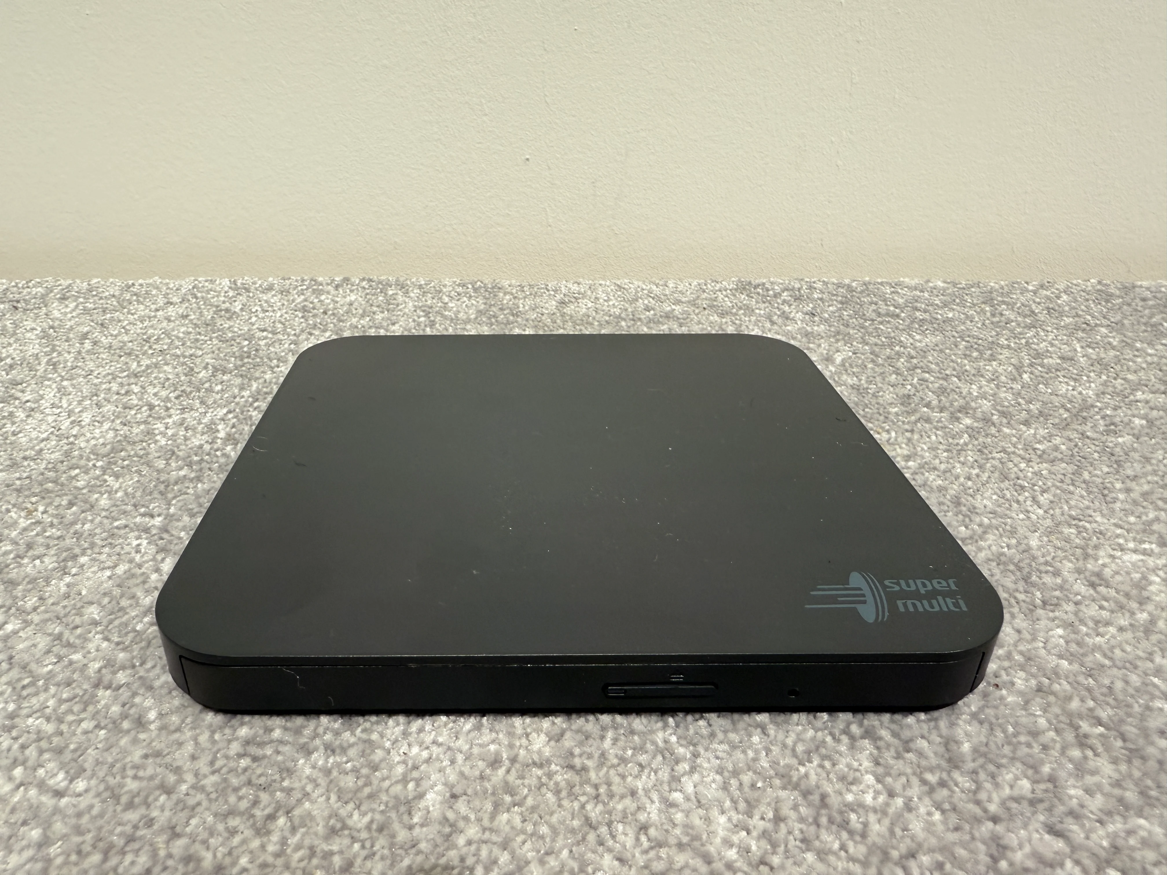 Hitachi LG Data Storage - Slim Portable DVD Writer (DVD RW) GP90NB70 - Image 2