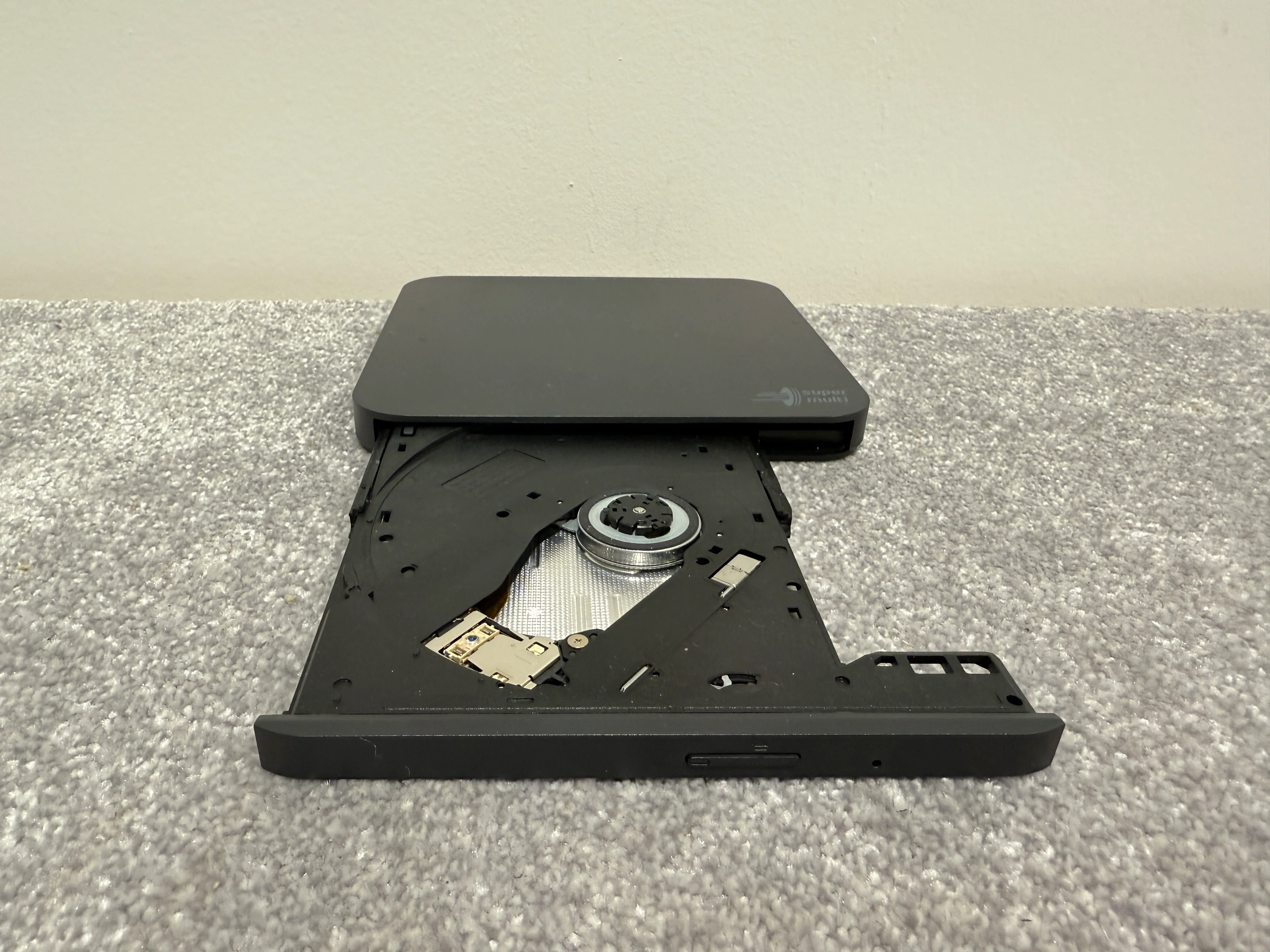 Hitachi LG Data Storage - Slim Portable DVD Writer (DVD RW) GP90NB70 - Image 7