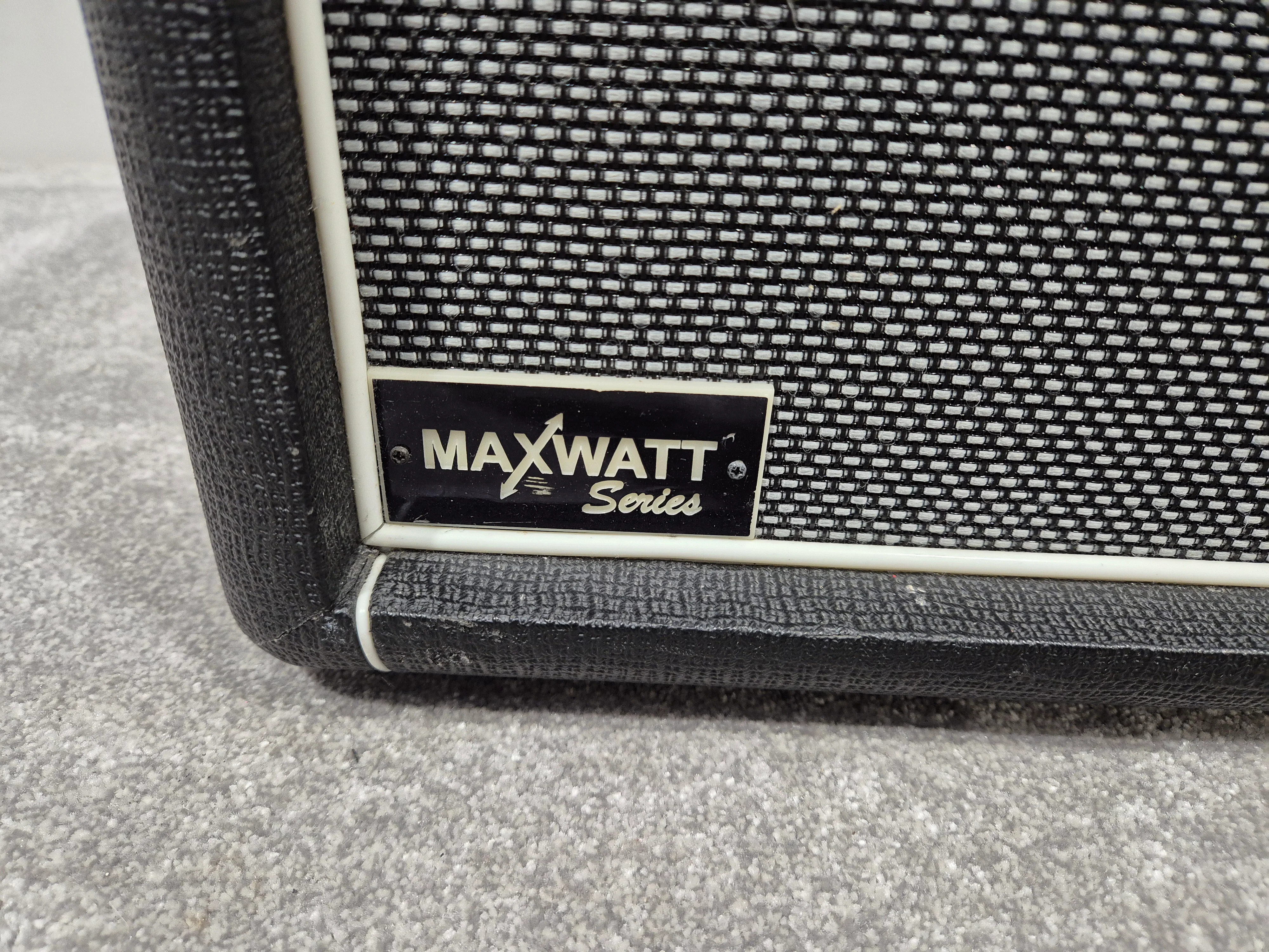 HIWATT Maxwatt G100R - Solid-State Combo Amplifier - Image 4