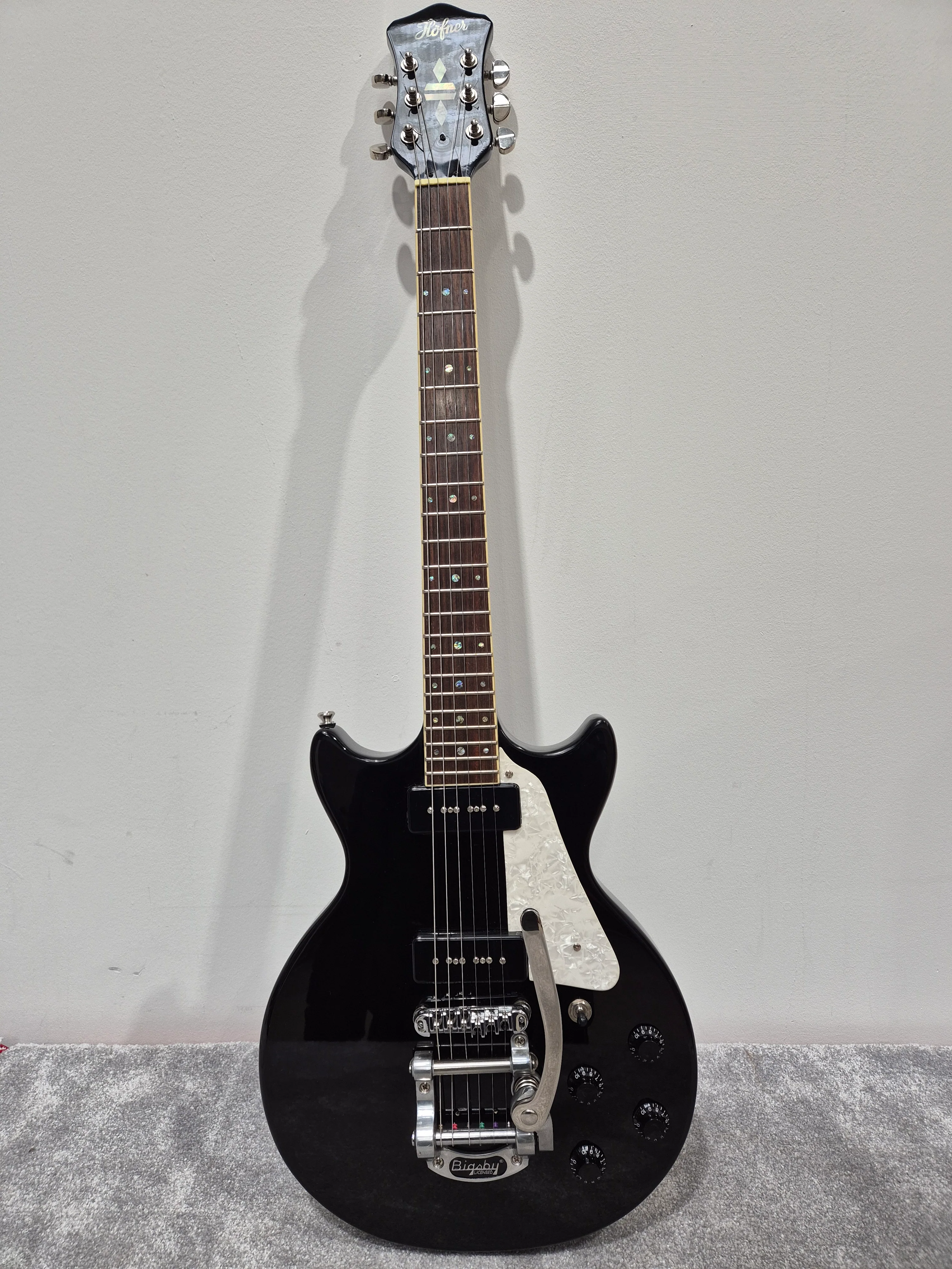 Hofner Six String Electric Guitar - Black P90s and Bigsby Tremolo - Excellent - Image 2