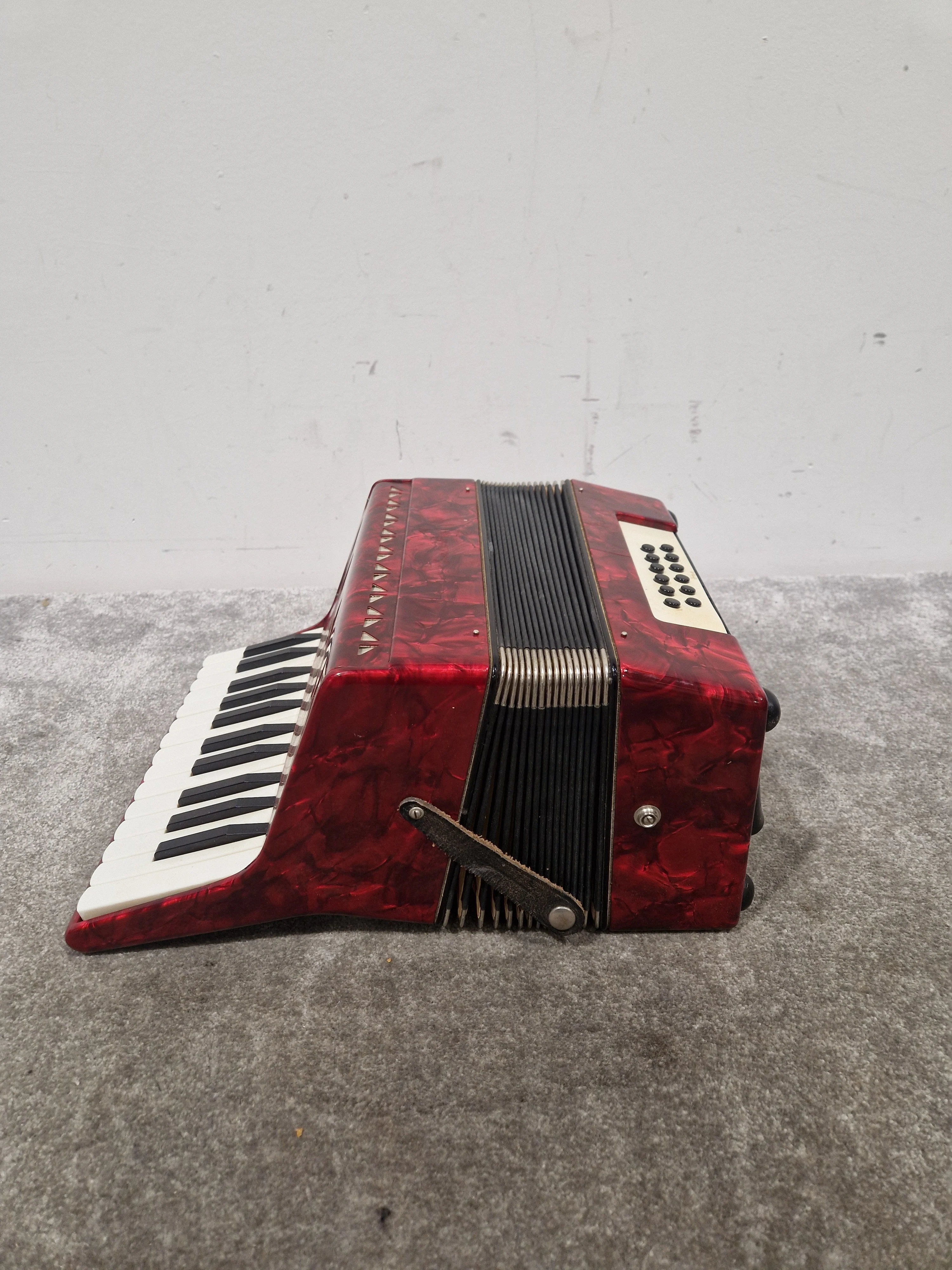 Hohner Bravo II-48 Bass - Compact Accordion Design - Excellent w/ Hard Case - Image 6