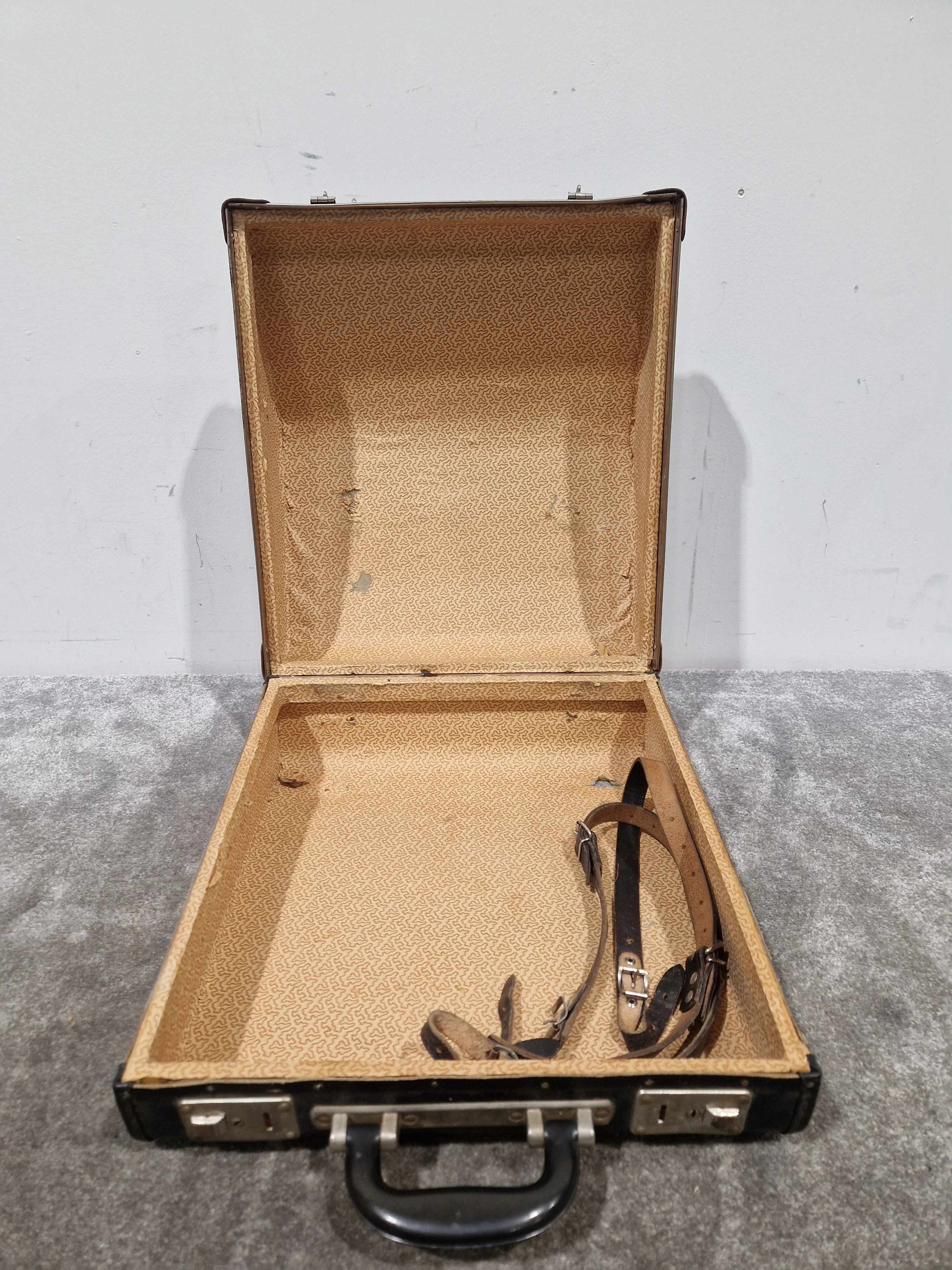 Hohner Bravo II-48 Bass - Compact Accordion Design - Excellent w/ Hard Case - Image 8