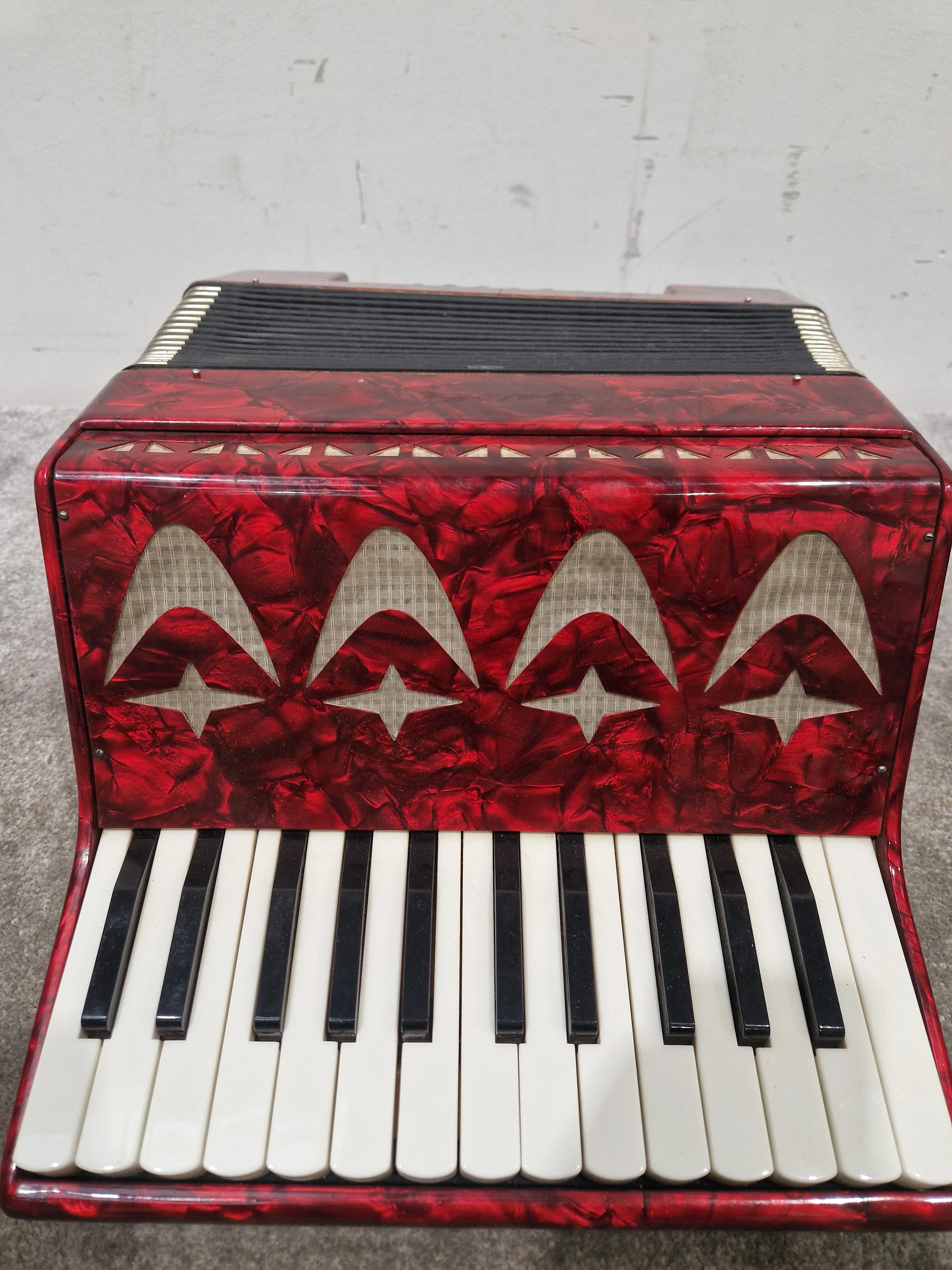 Hohner Bravo II-48 Bass - Compact Accordion Design - Excellent w/ Hard Case - Image 9