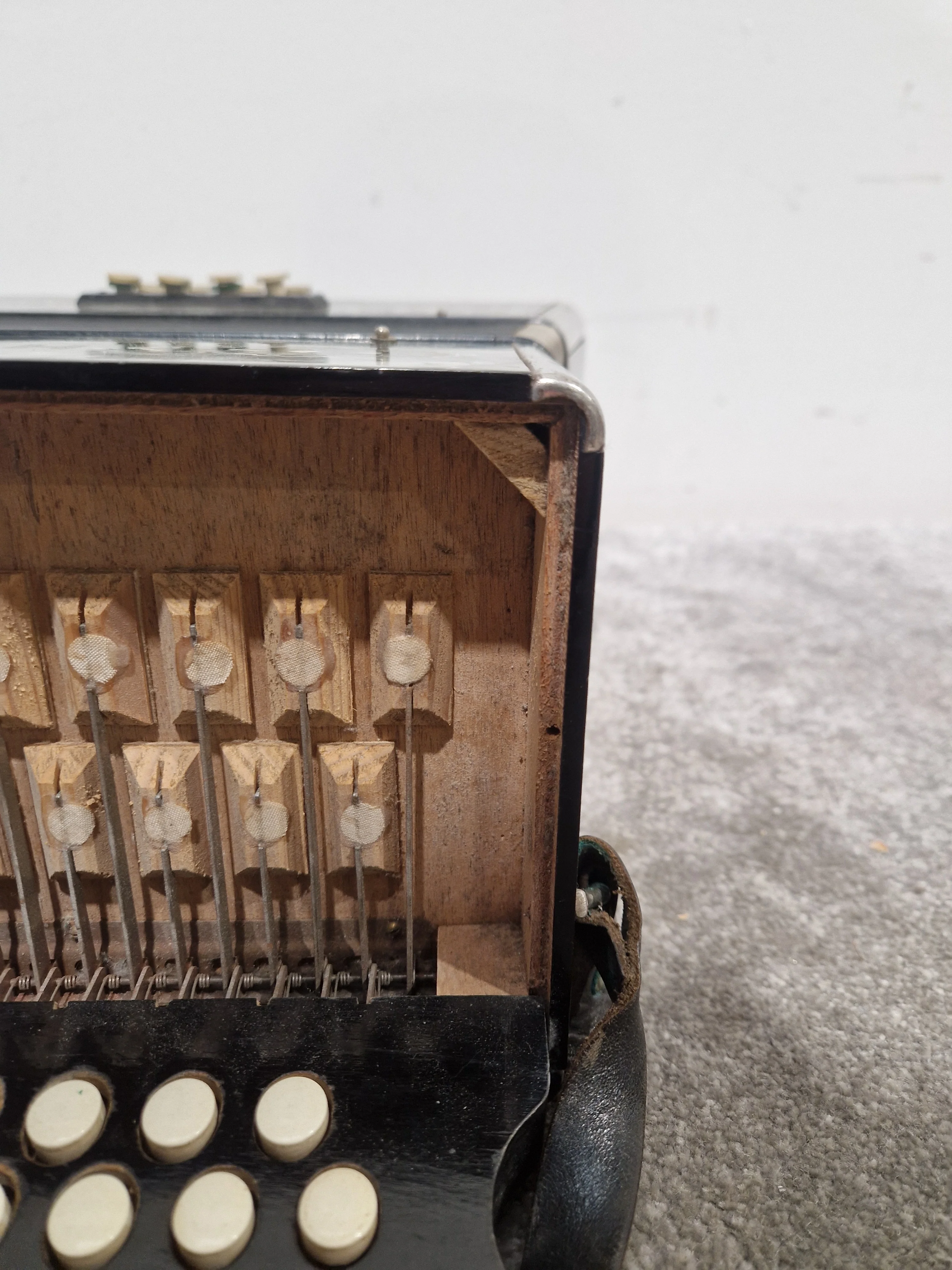 Hohner Club IIB Victoria - Diatonic Button Accordion - Pearl Celluloid - Fair - Image 4
