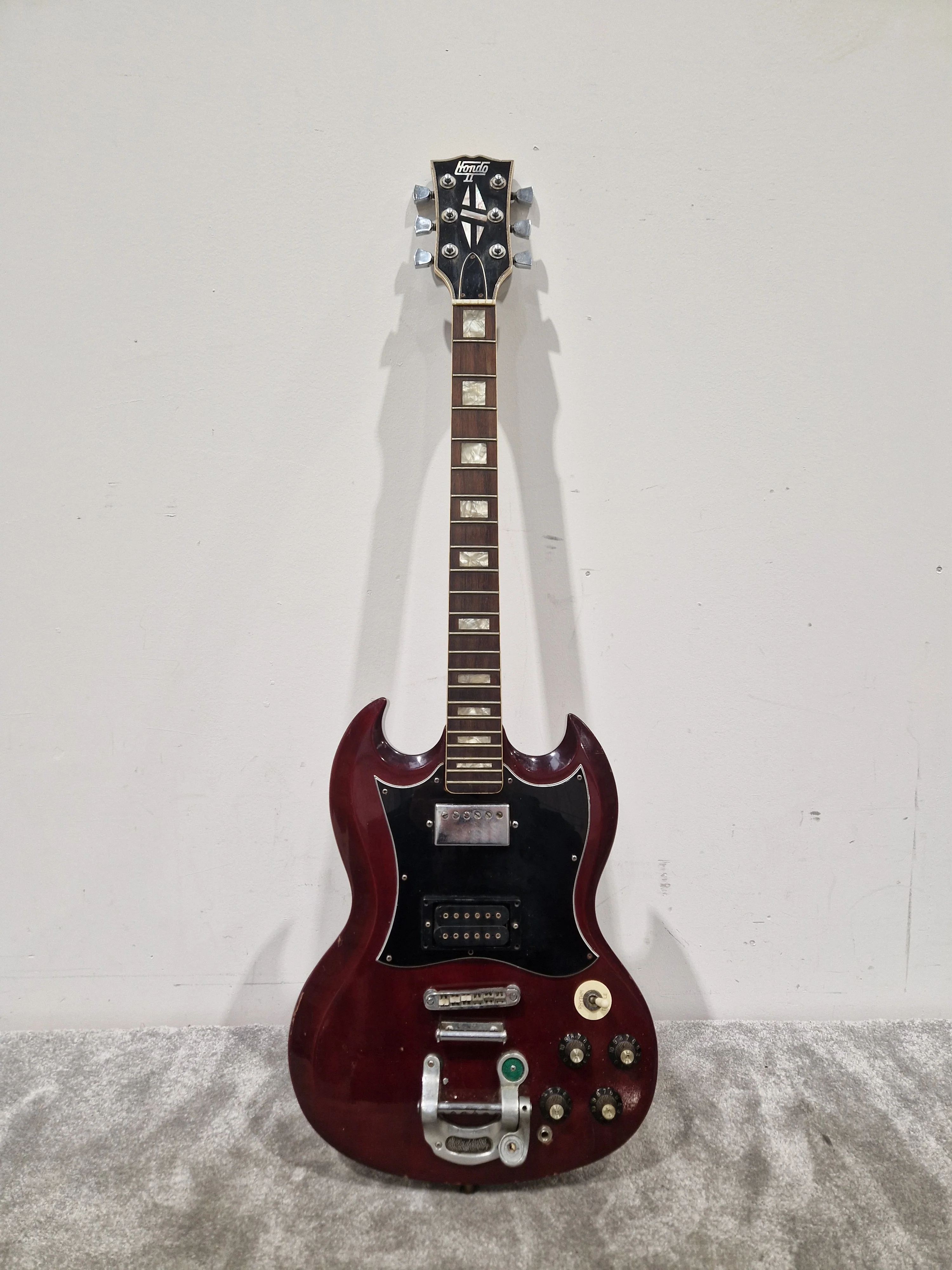 Hondo 2 SG Project Guitar - Vintage Style Made in Japan - Spares or Repair - Image 3