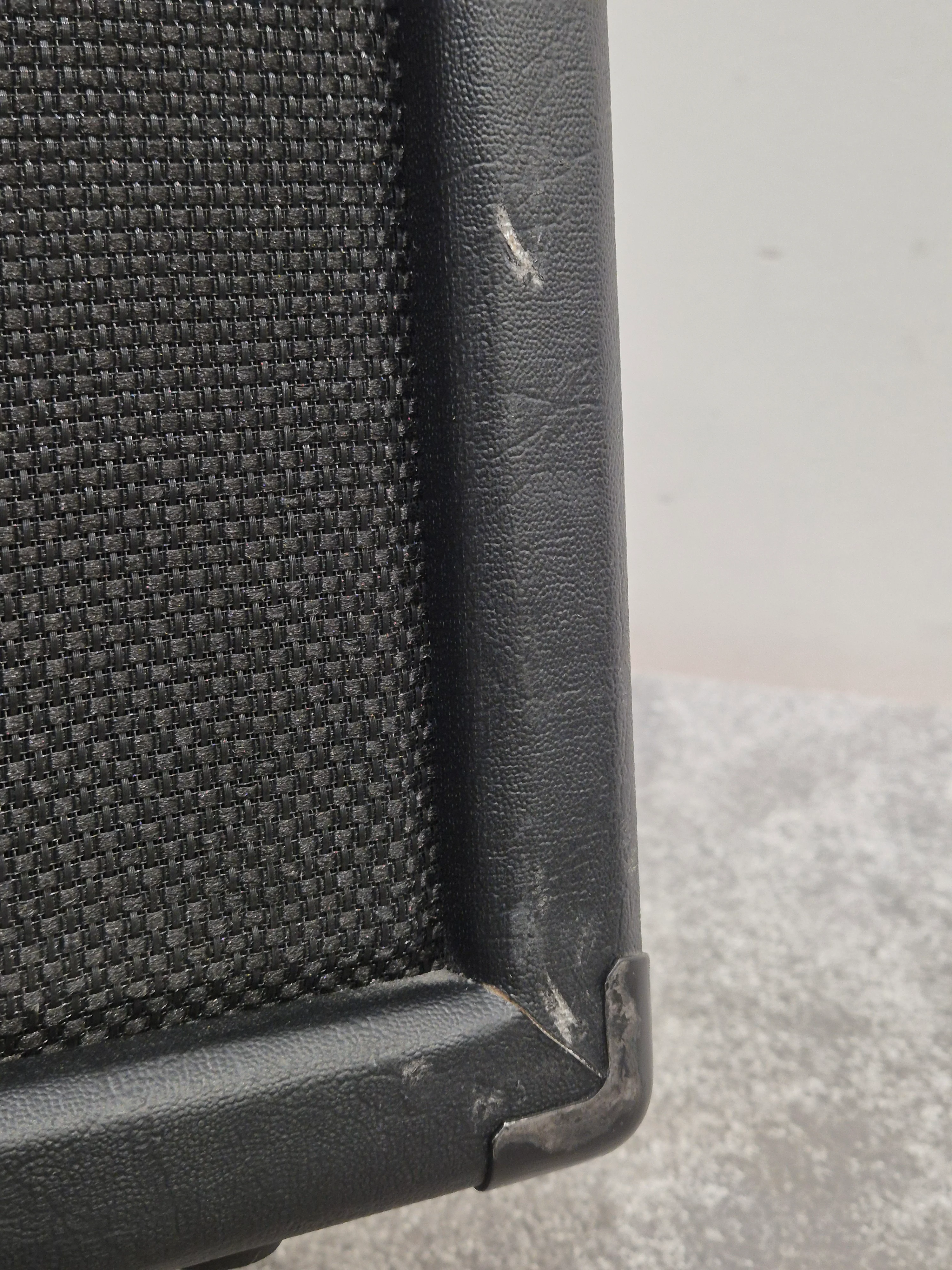 Hughes And Kettner TM112 - 1x12" Speaker Cabinet - Very Good - Image 5