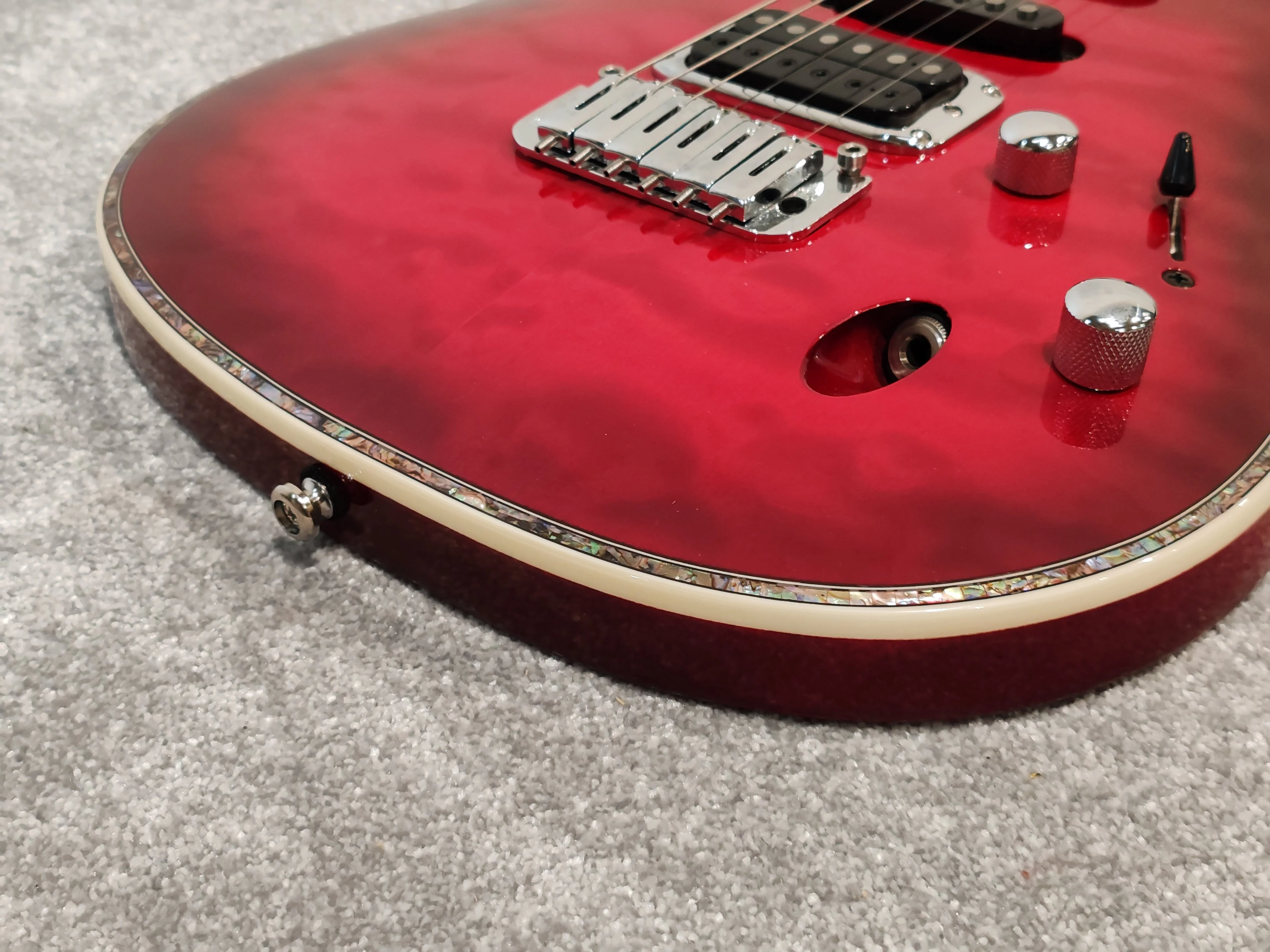 Ibanez SA360QM Electric Guitar - Red - With Hard Case - Image 12