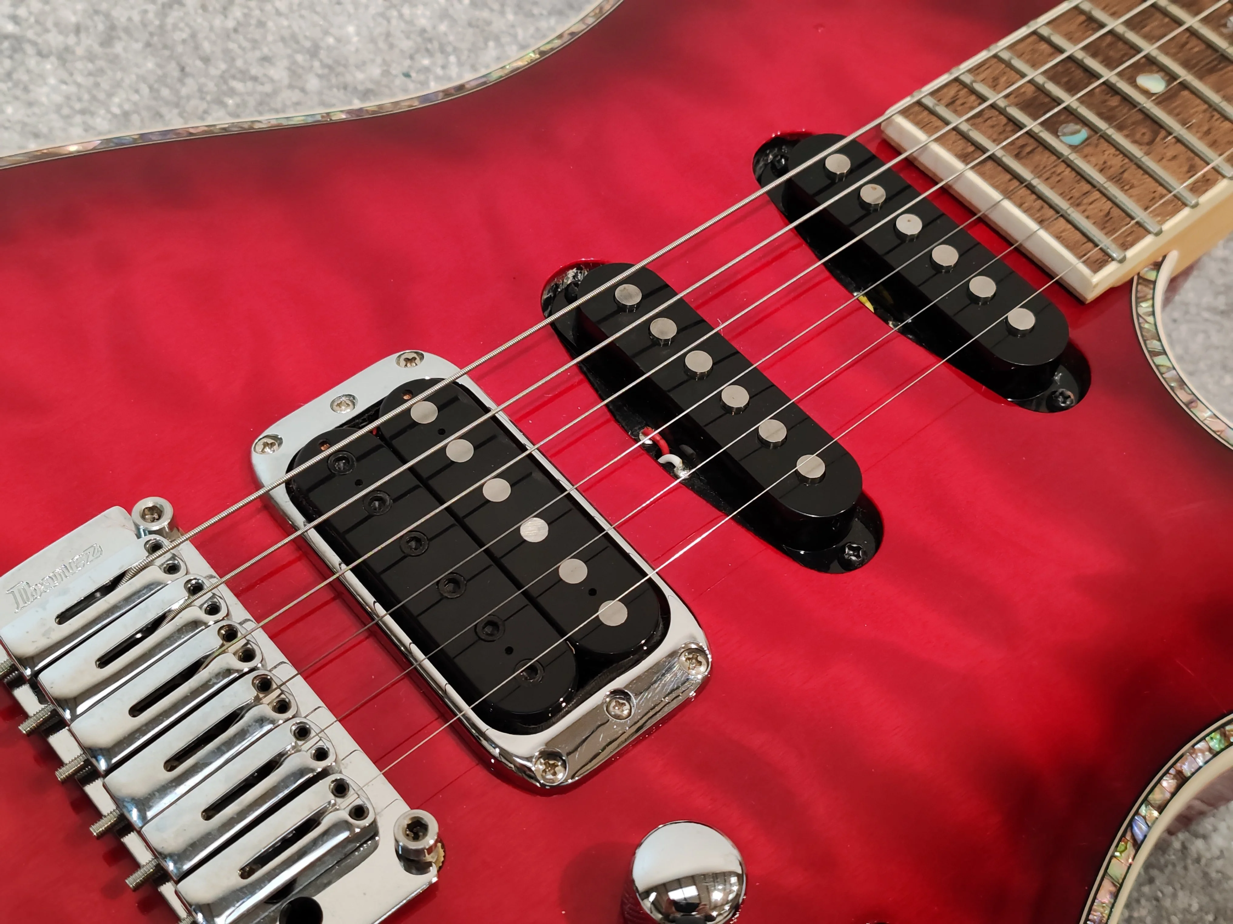 Ibanez SA360QM Electric Guitar - Red - With Hard Case - Image 5