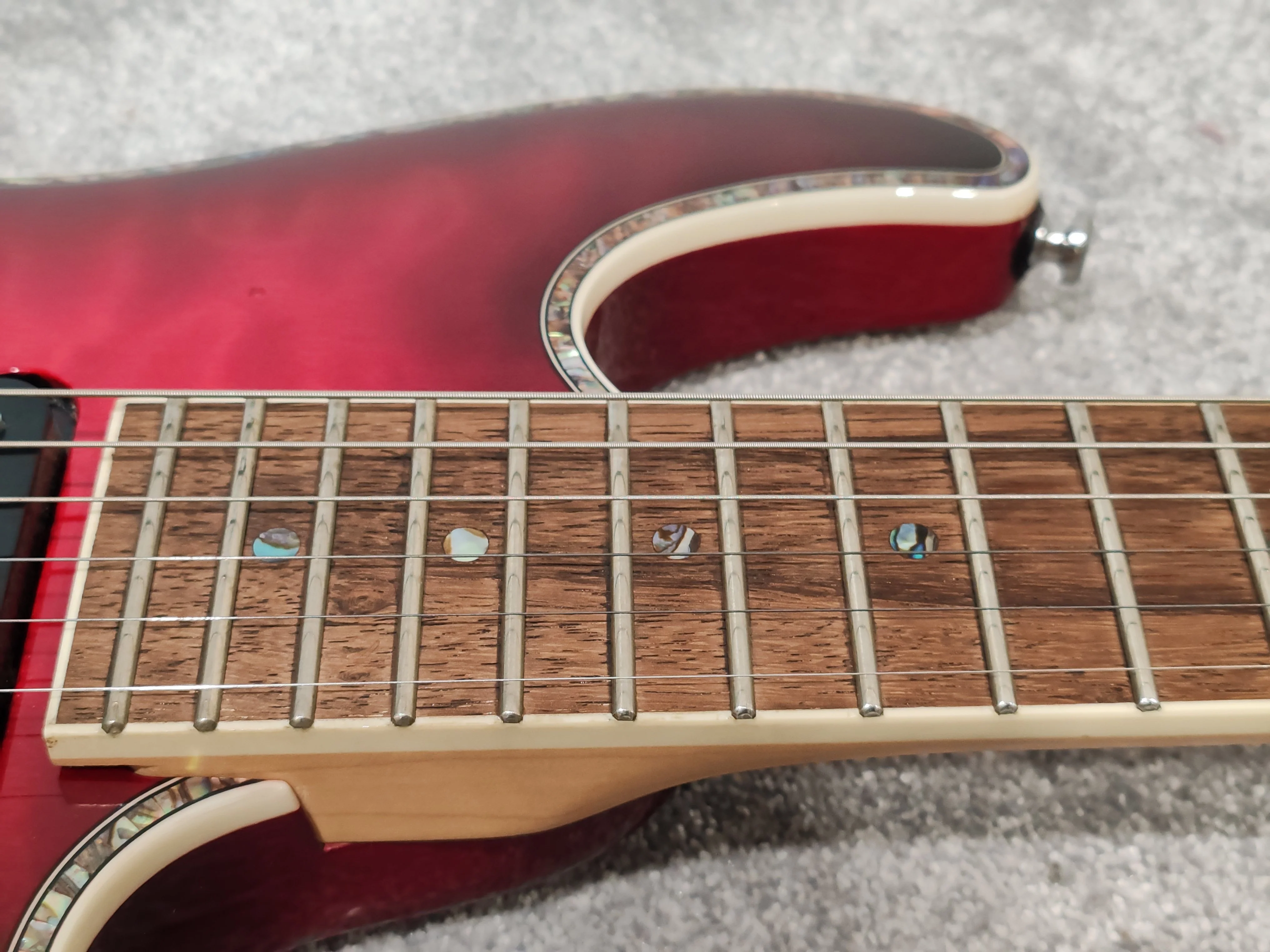 Ibanez SA360QM Electric Guitar - Red - With Hard Case - Image 7