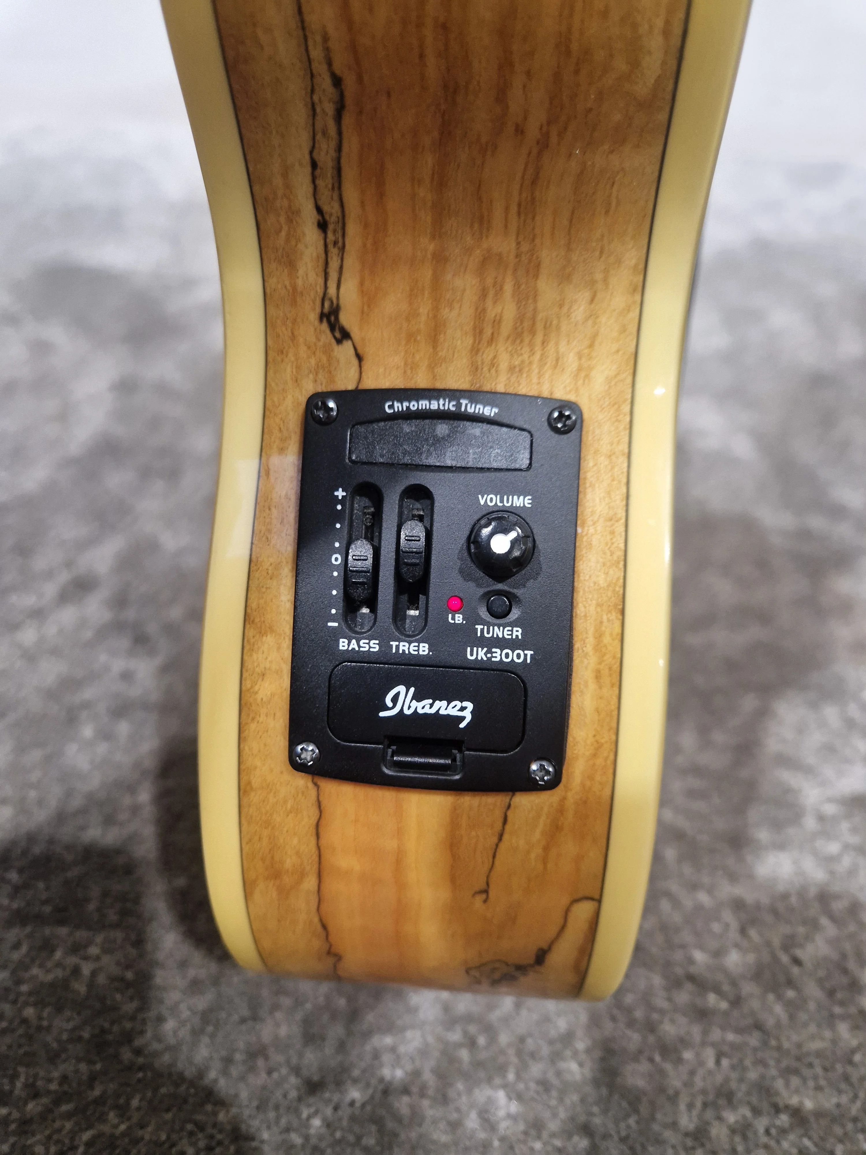 Ibanez UEW20SME - Electric Ukulele - Natural - Excellent w/ Hard Case - Image 12