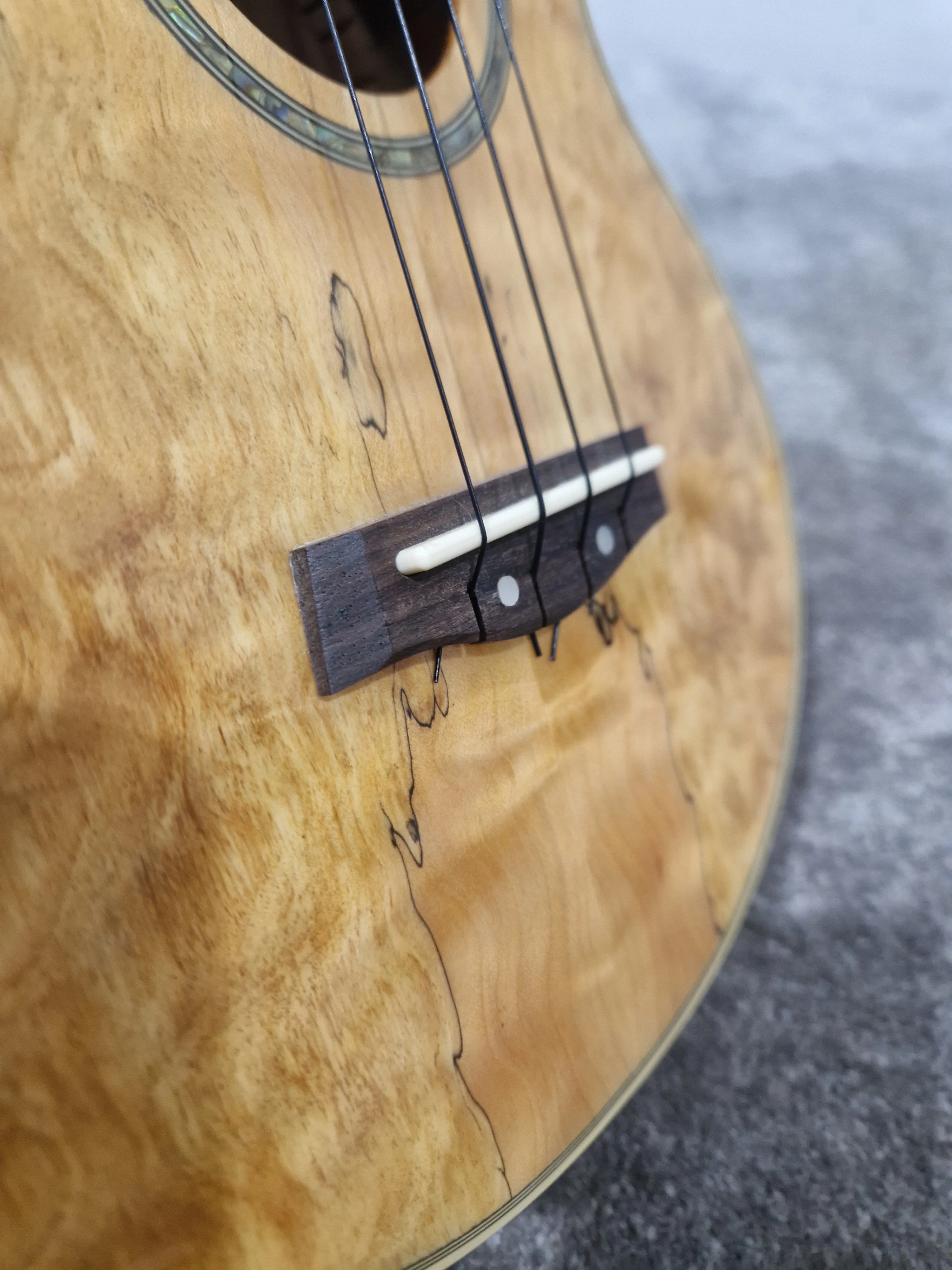 Ibanez UEW20SME - Electric Ukulele - Natural - Excellent w/ Hard Case - Image 4