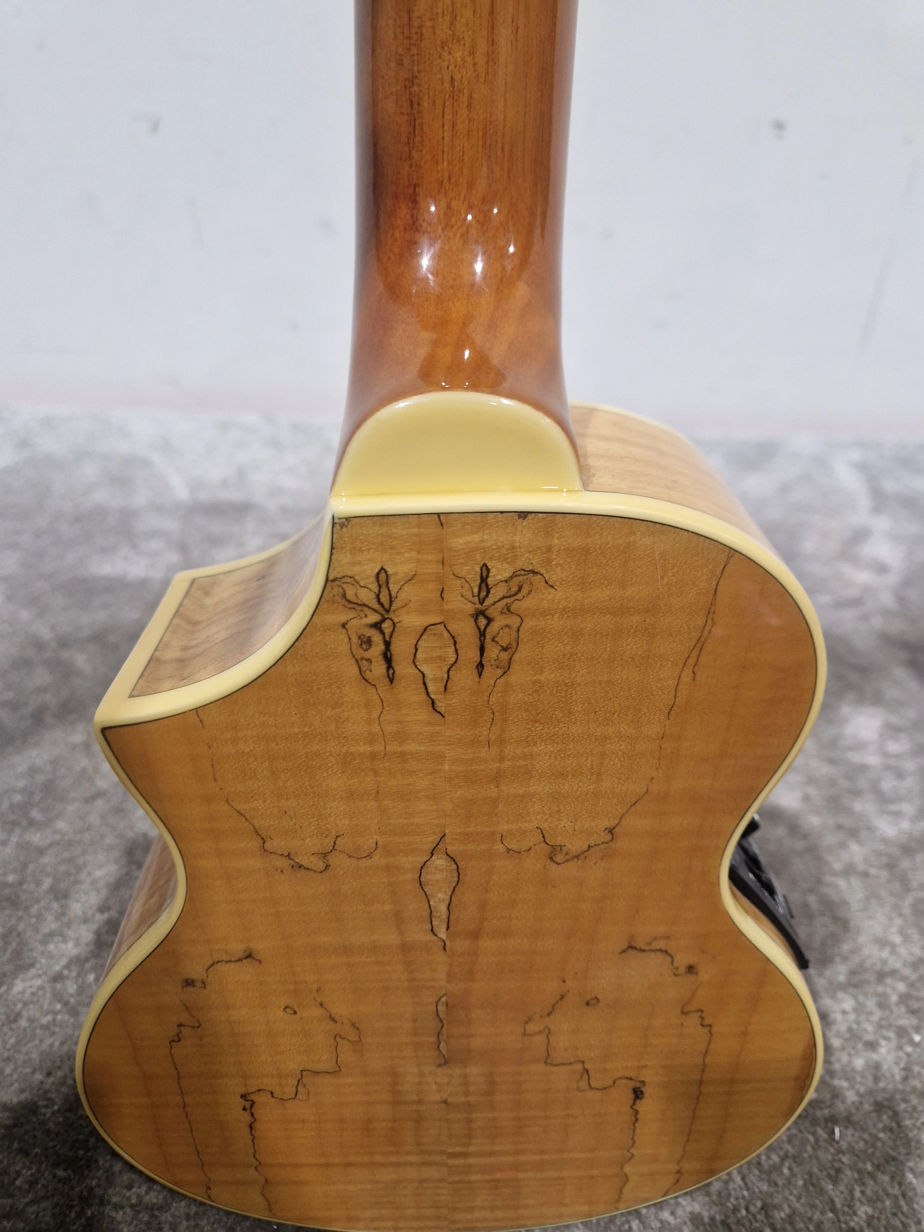 Ibanez UEW20SME - Electric Ukulele - Natural - Excellent w/ Hard Case - Image 7