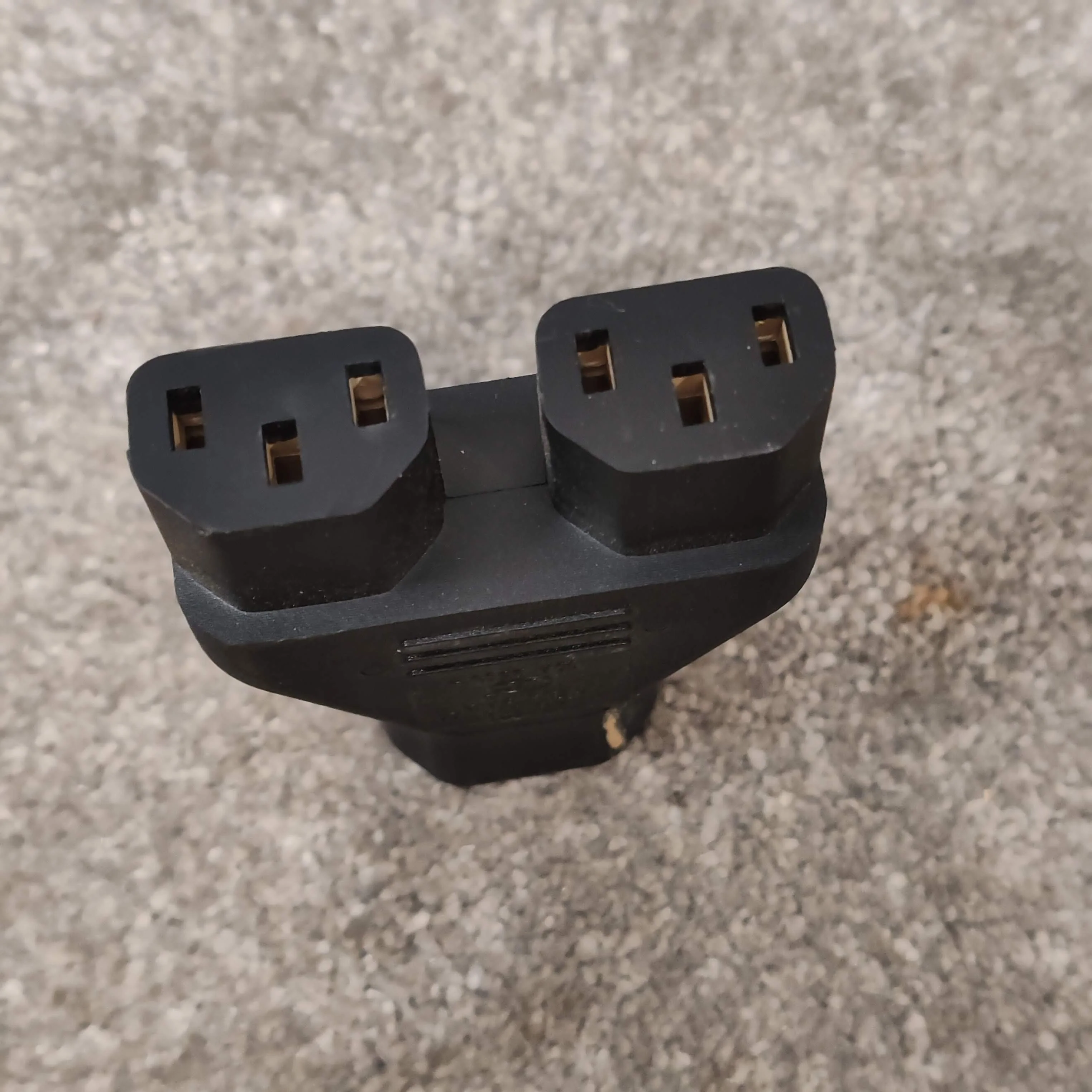 IEC C14 TO Dual C13 Y-splitter Power Adapter - Power Distribution Accessory - Durable Construction - Very Good - Image 4