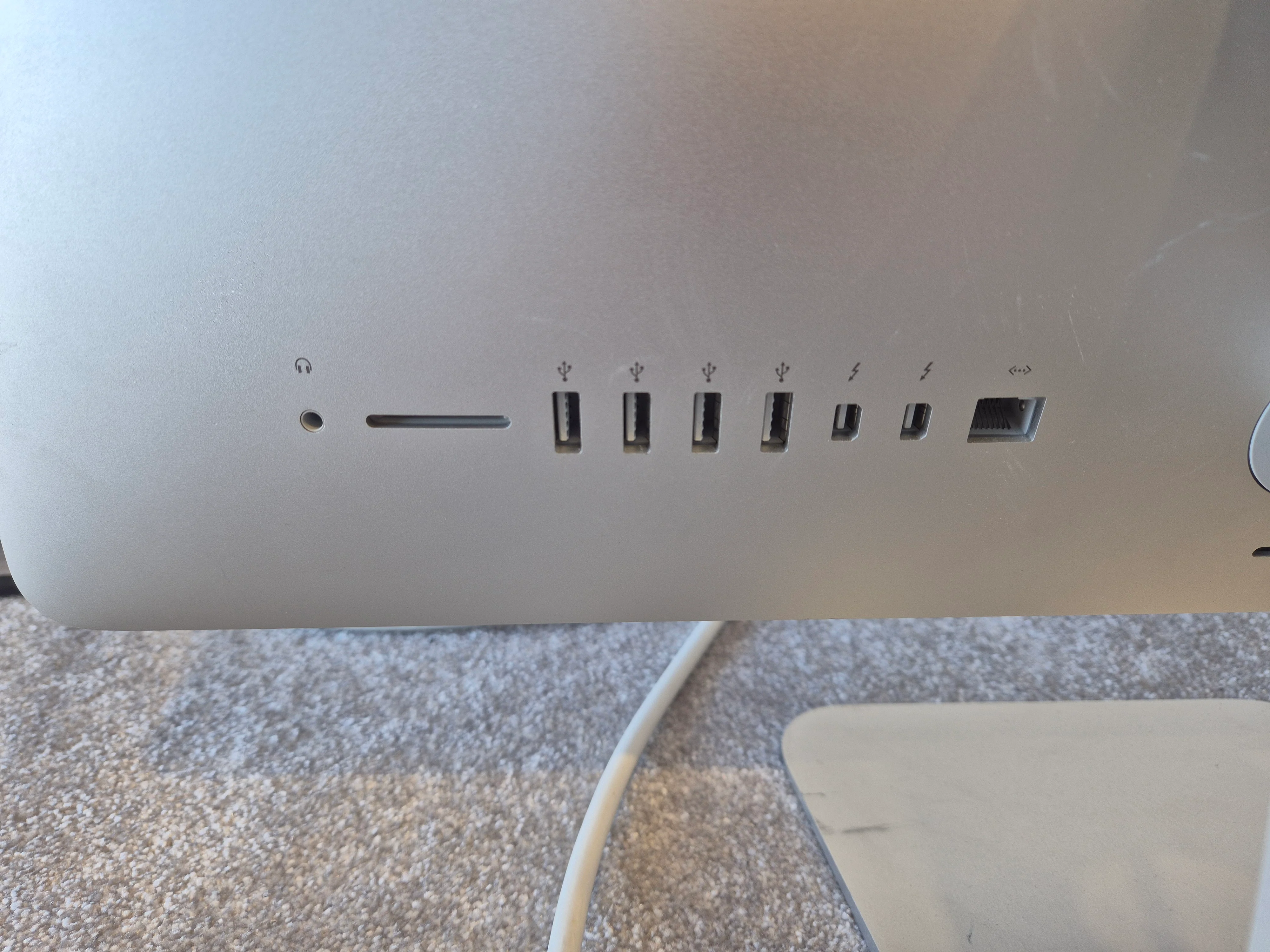 Apple iMac 21-inch i5 Processor with Keyboard and Mouse- C02MT4AQFY0T (Spares or Repairs) - Image 6
