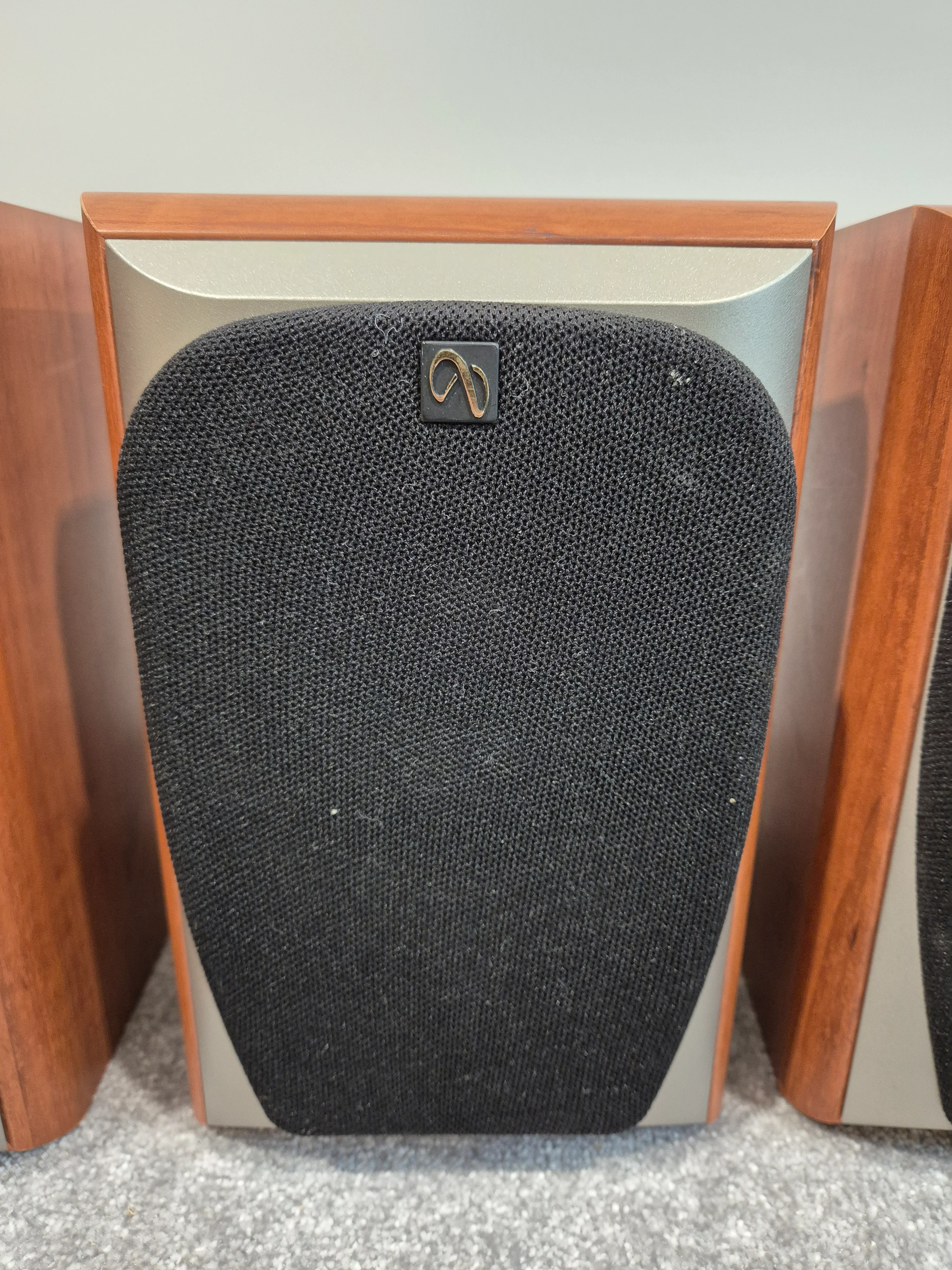 Infinity Alpha 5 – Single Bookshelf Speaker – Very Good - Image 4