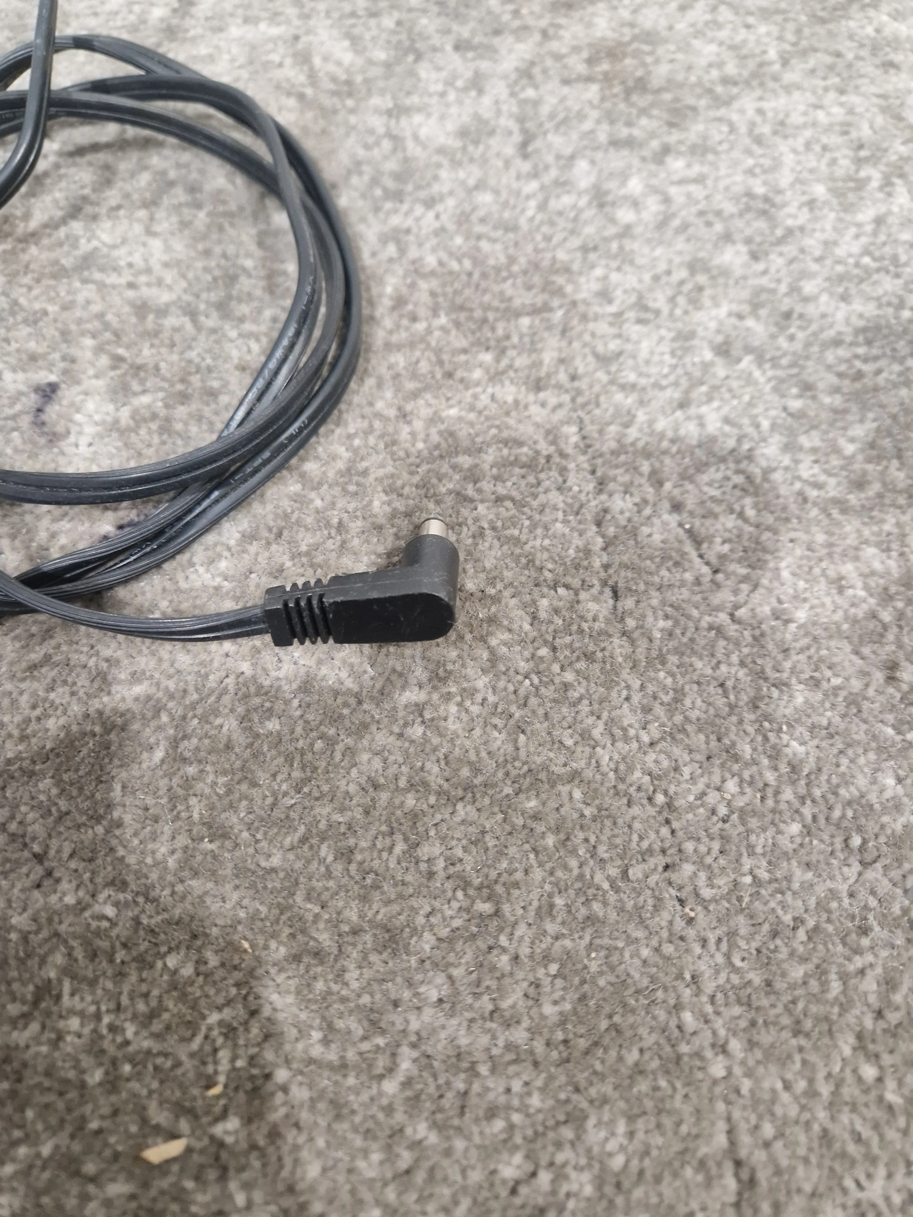 Iomega Aps57er-210 5V Cable - Power Supply Connector - Excellent - Image 3