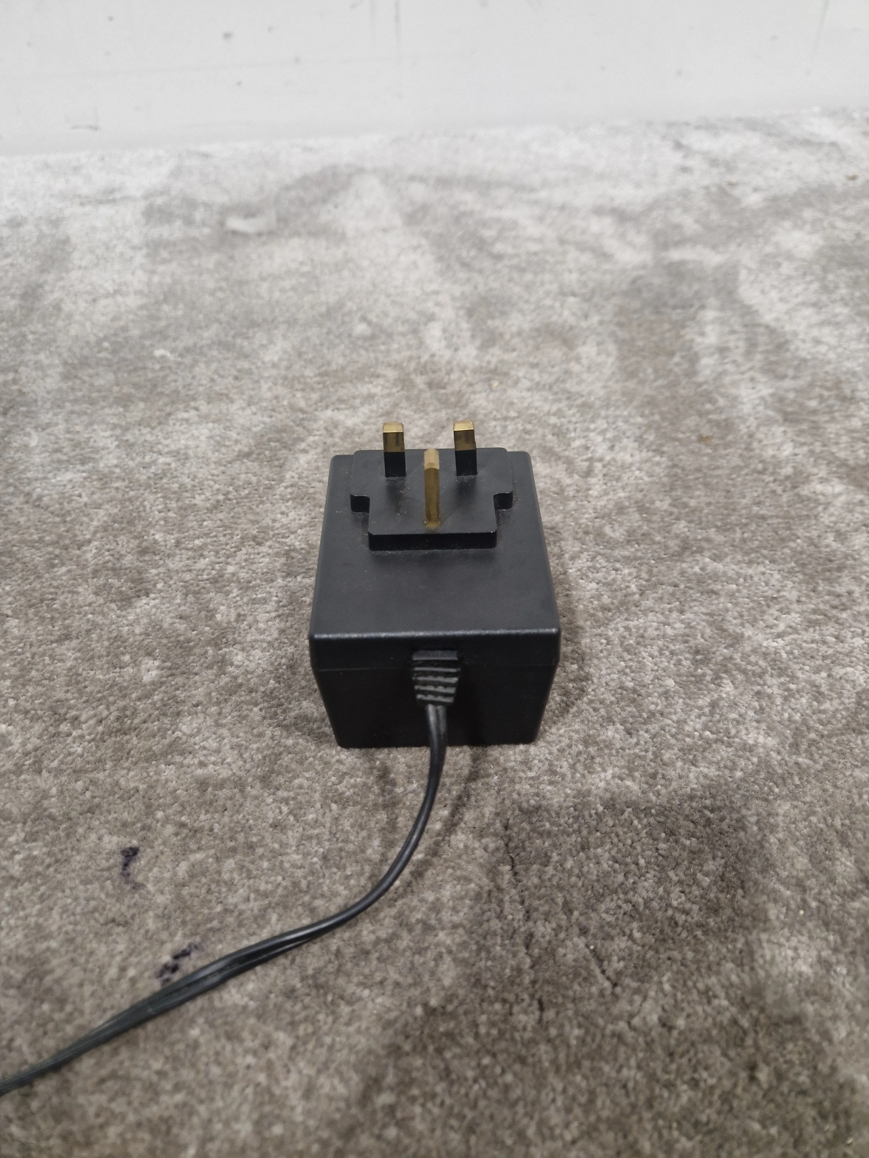 Iomega Aps57er-210 5V Cable - Power Supply Connector - Excellent - Image 4