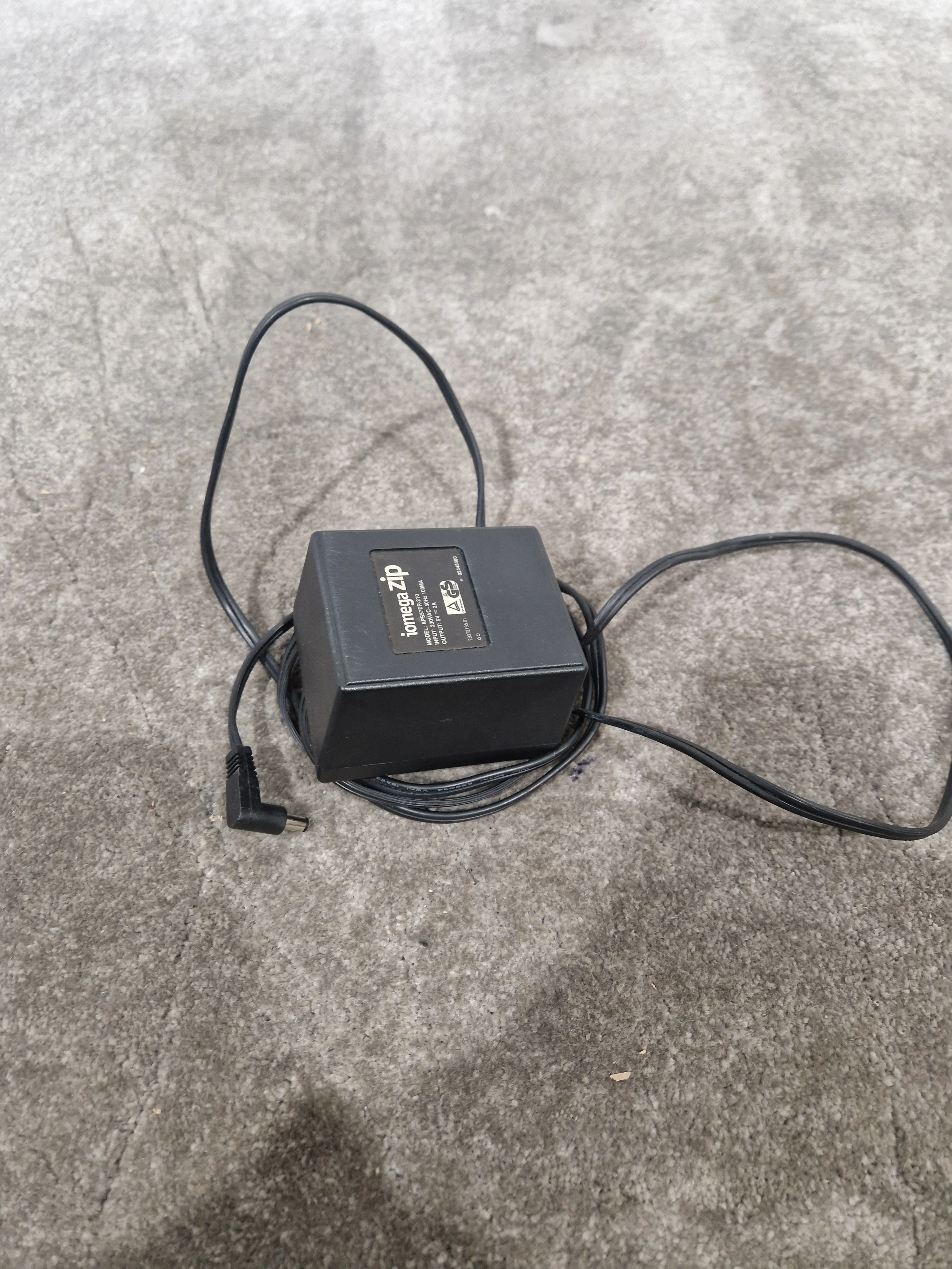 Iomega Aps57er-210 5V Cable - Power Supply Connector - Excellent - Image 5