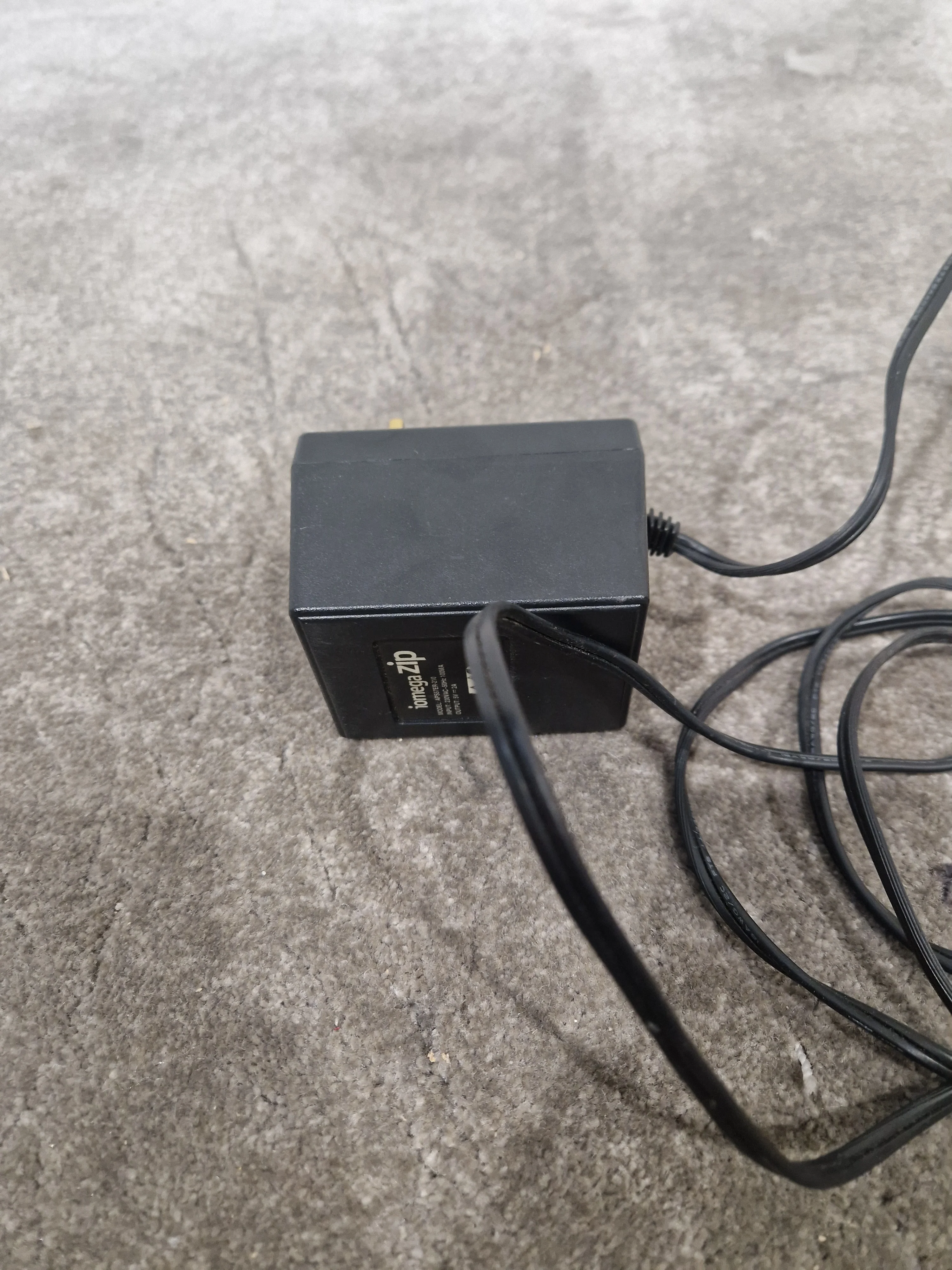 Iomega Aps57er-210 5V Cable - Power Supply Connector - Excellent - Image 6