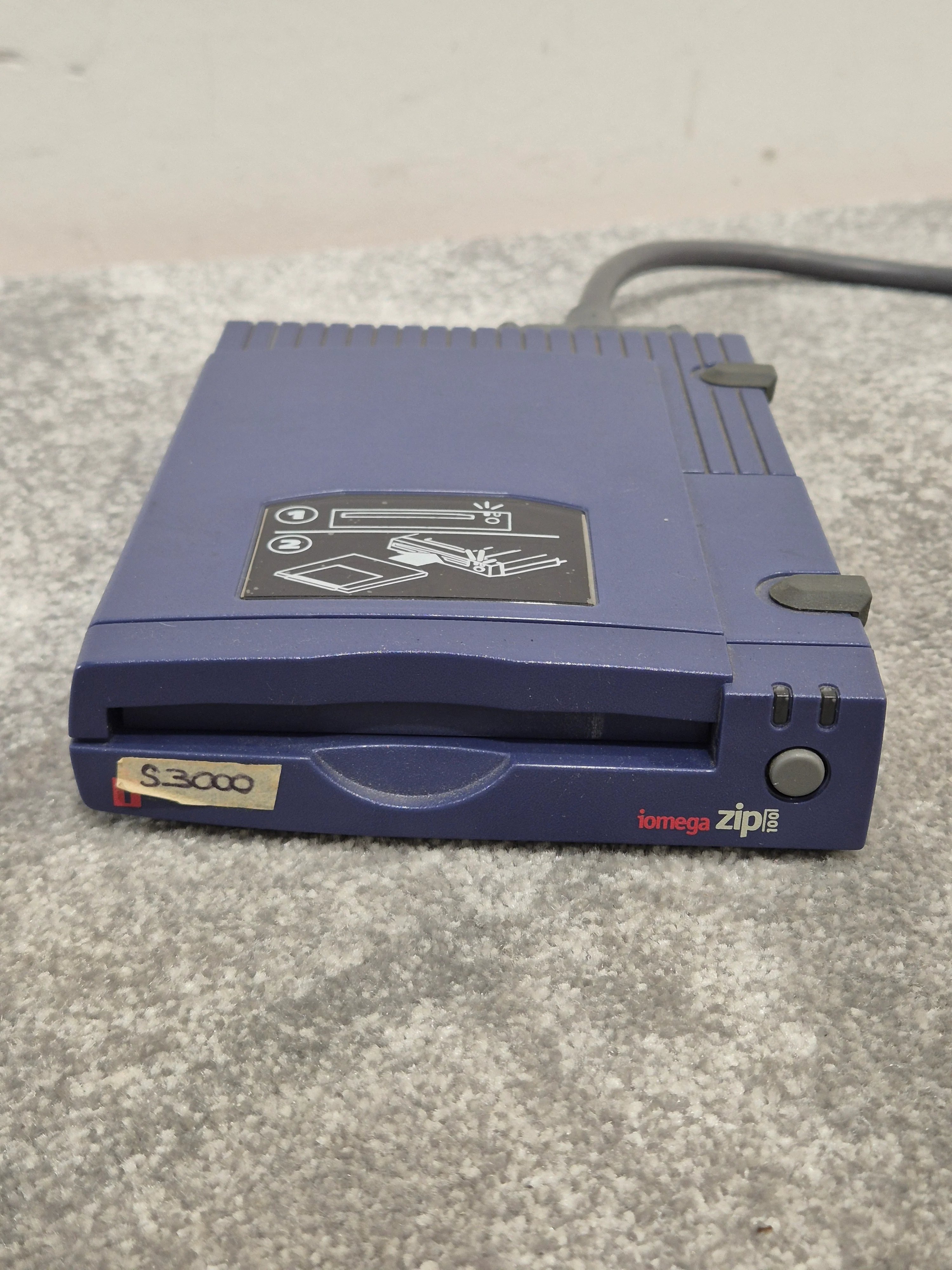 Iomega ZIP 250 and ZIP 100 - External Hard Drive - Spares or Repair w/ Parallel Cable - Image 2