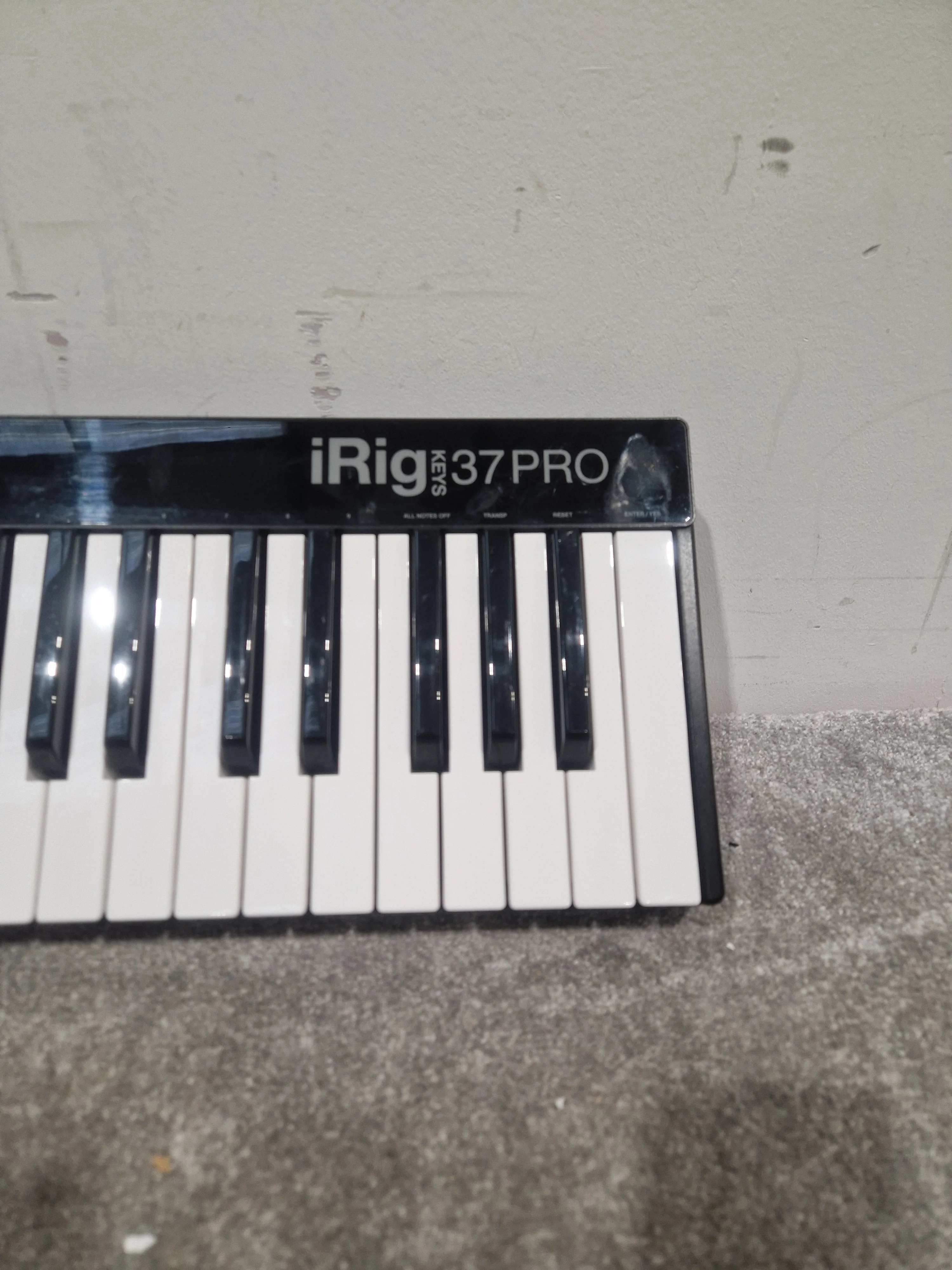 iRig Keys 37 PRO - MIDI Keyboard Controller - 37-Key - Black - Excellent w/ Soft Case - Image 2