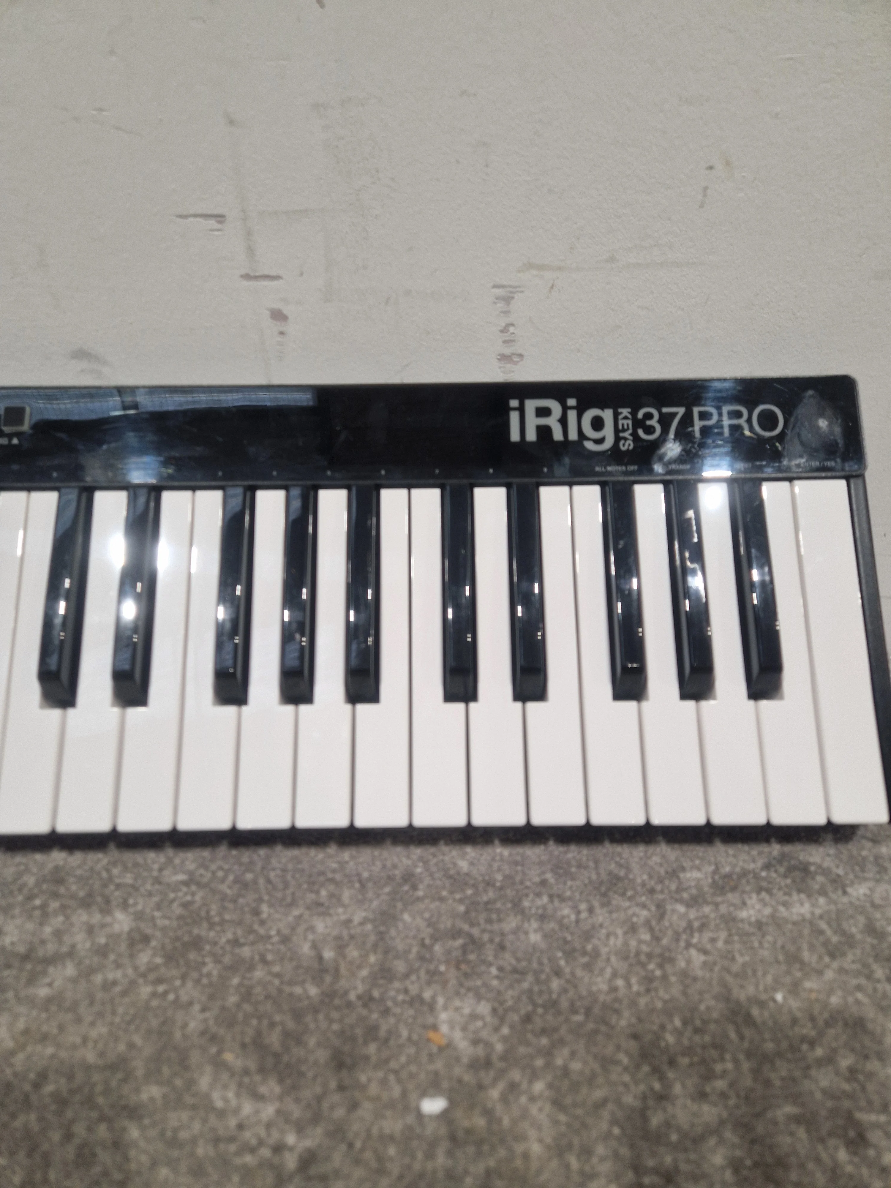 iRig Keys 37 PRO - MIDI Keyboard Controller - 37-Key - Black - Excellent w/ Soft Case - Image 4
