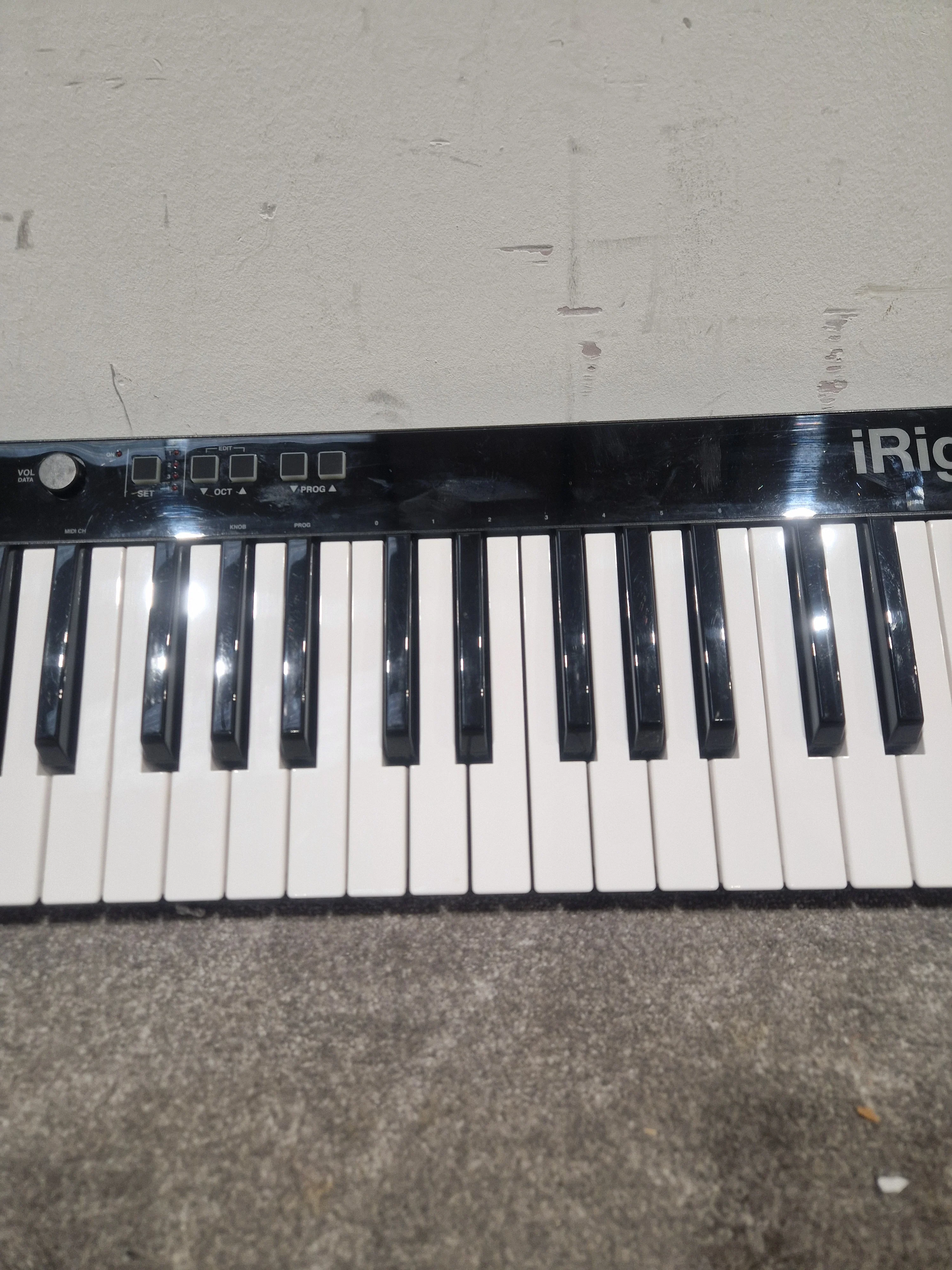 iRig Keys 37 PRO - MIDI Keyboard Controller - 37-Key - Black - Excellent w/ Soft Case - Image 5
