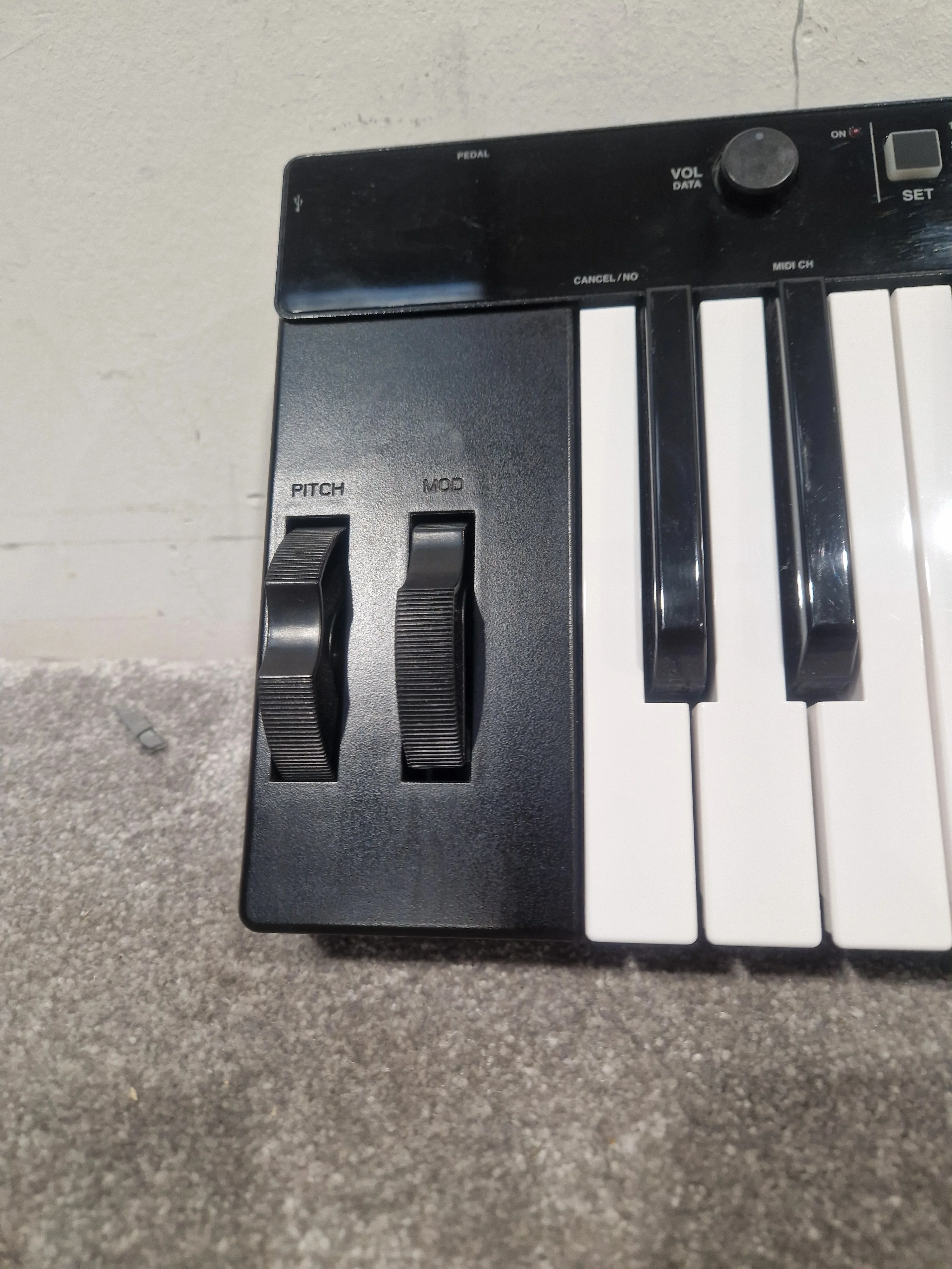 iRig Keys 37 PRO - MIDI Keyboard Controller - 37-Key - Black - Excellent w/ Soft Case - Image 7