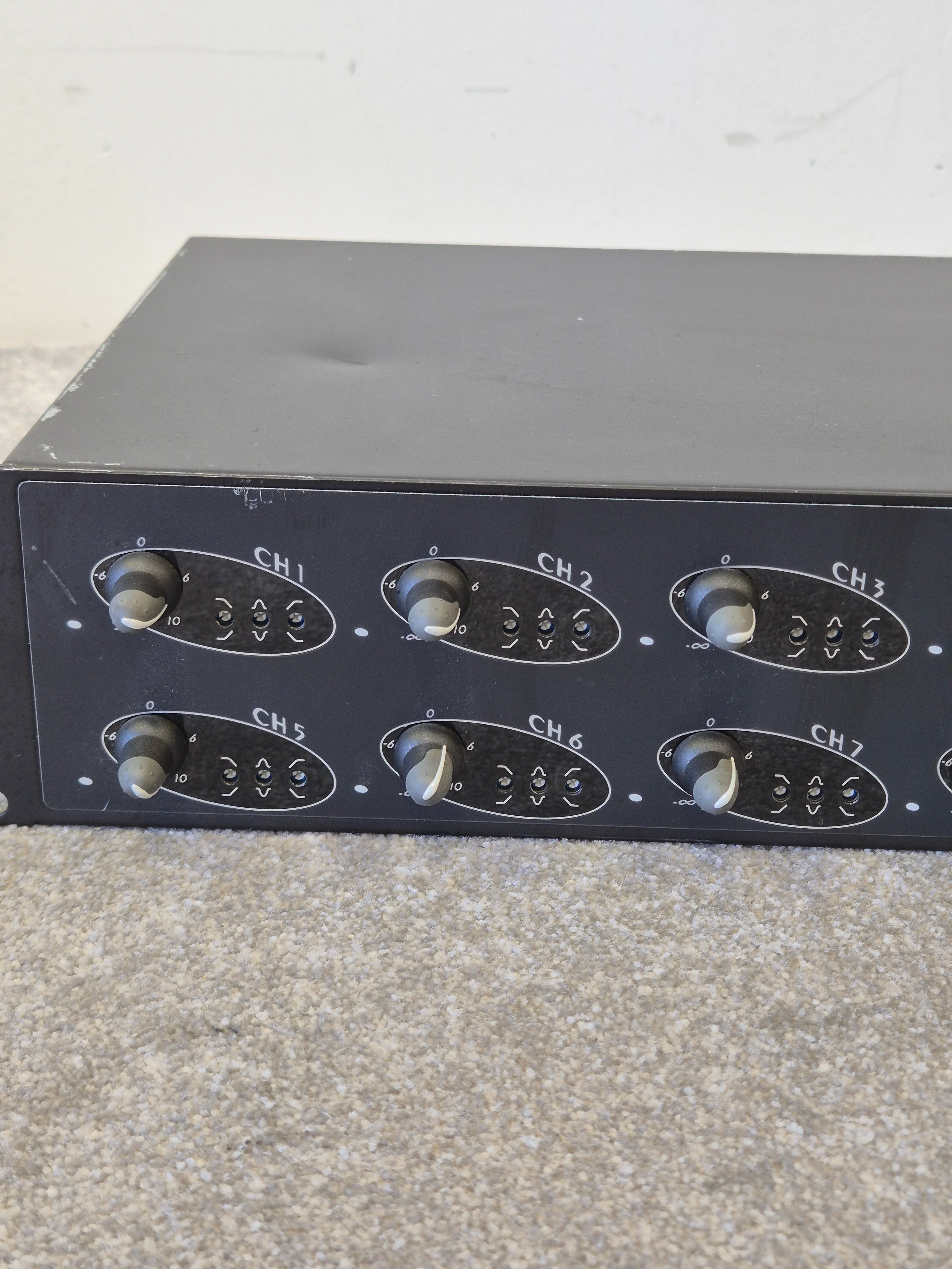 IRP AM4080 - 8 Channel Mixer - Fair - Image 2