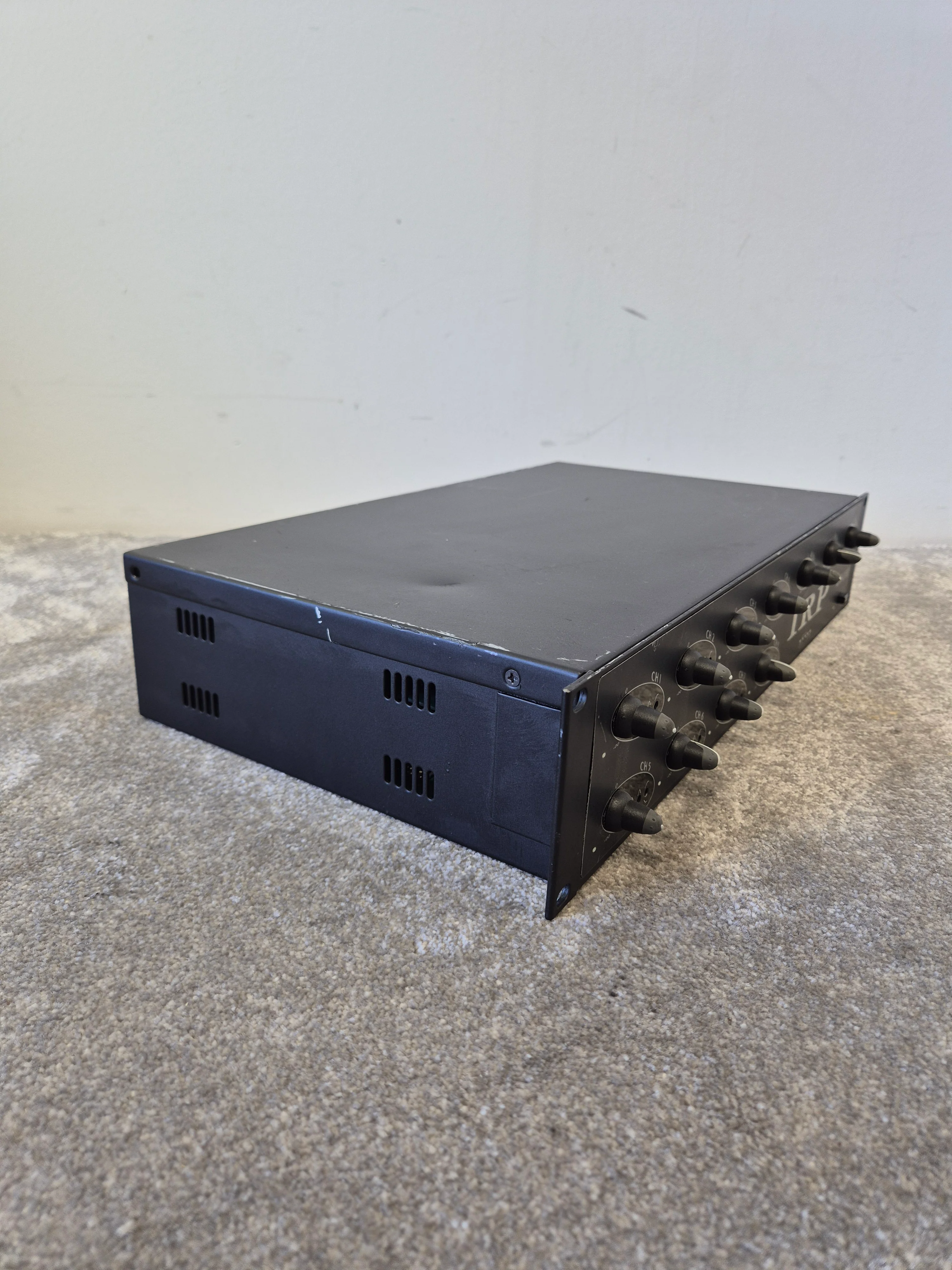 IRP AM4080 - 8 Channel Mixer - Fair - Image 4