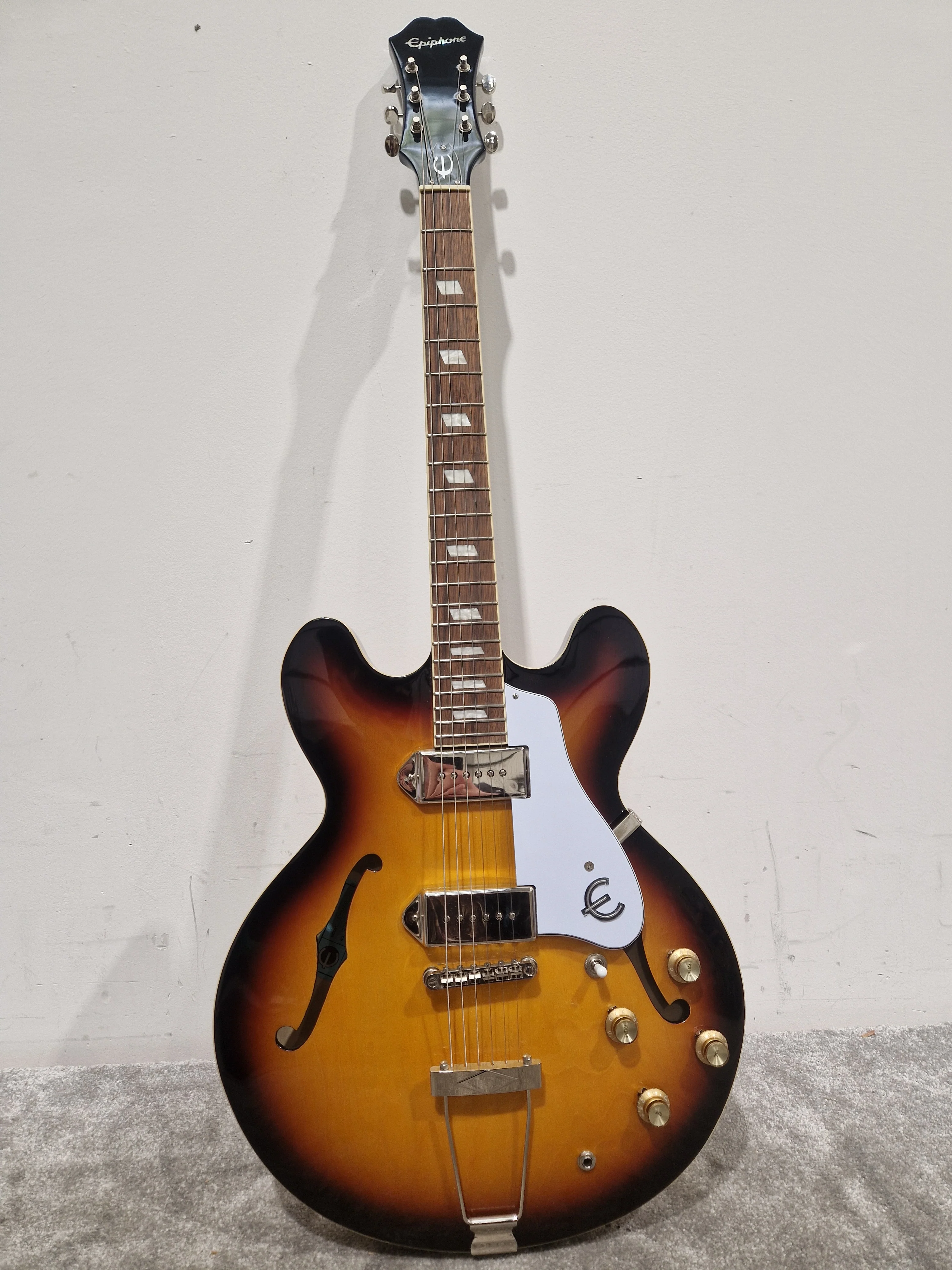 Epiphone Casino Reissue - Semi-Hollow Electric Guitar, Vintage Sunburst - Excellent, Refurbished - Image 13