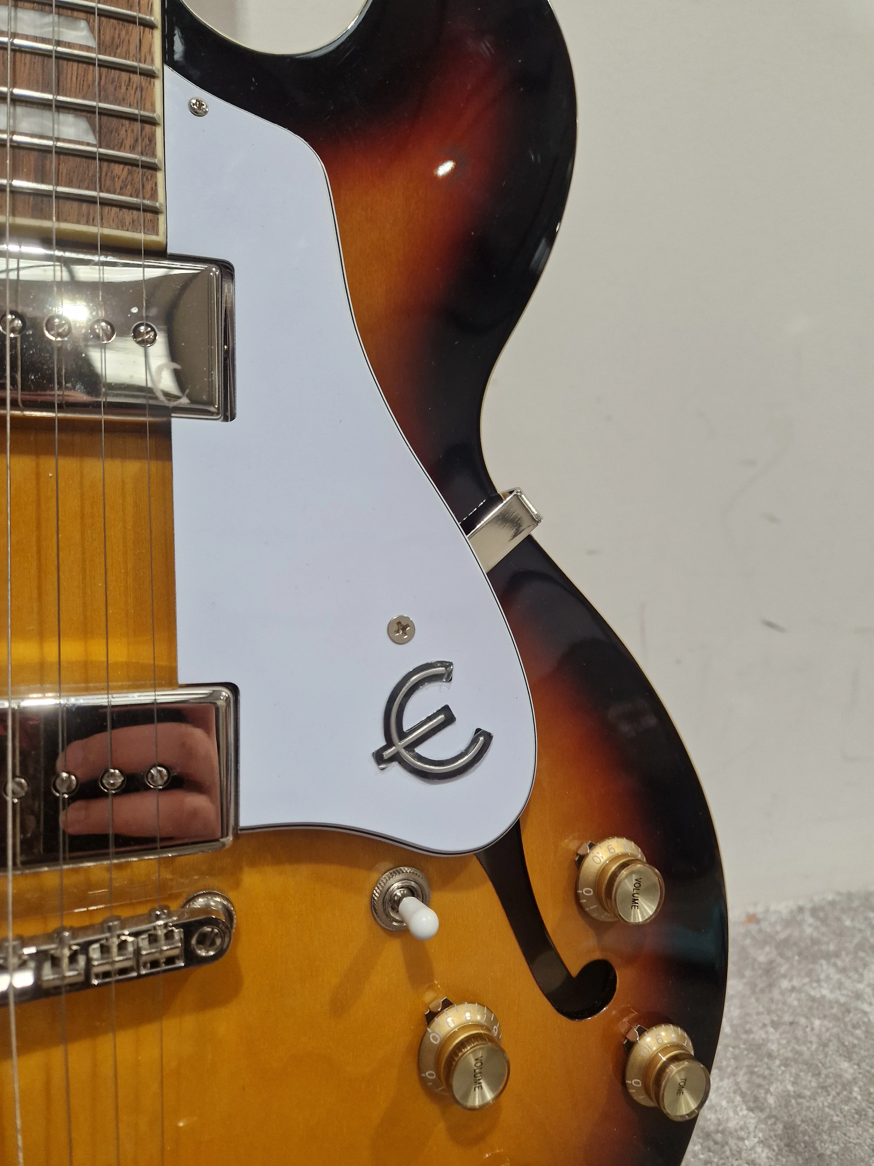 Epiphone Casino Reissue - Semi-Hollow Electric Guitar, Vintage Sunburst - Excellent, Refurbished - Image 14