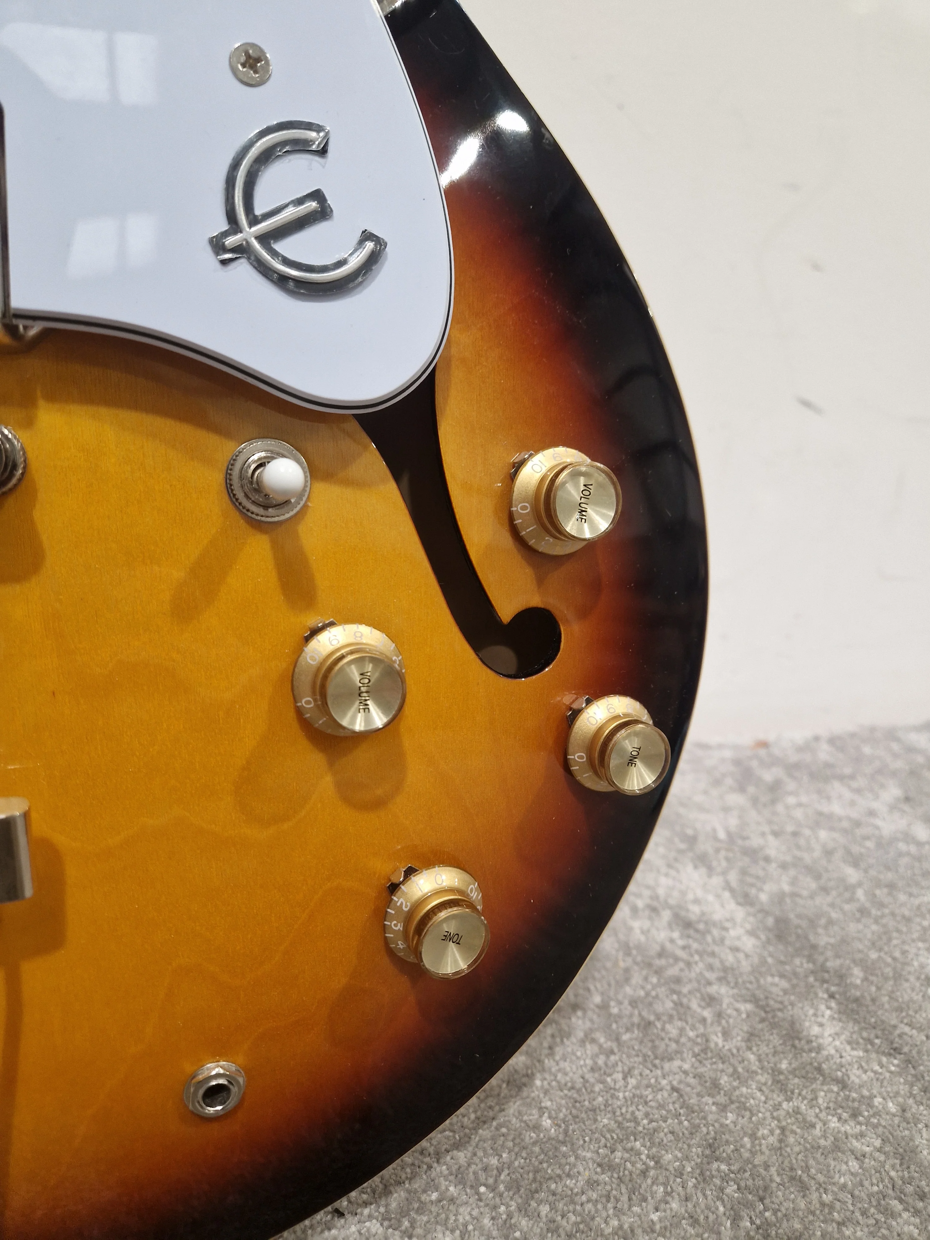 Epiphone Casino Reissue - Semi-Hollow Electric Guitar, Vintage Sunburst - Excellent, Refurbished - Image 15