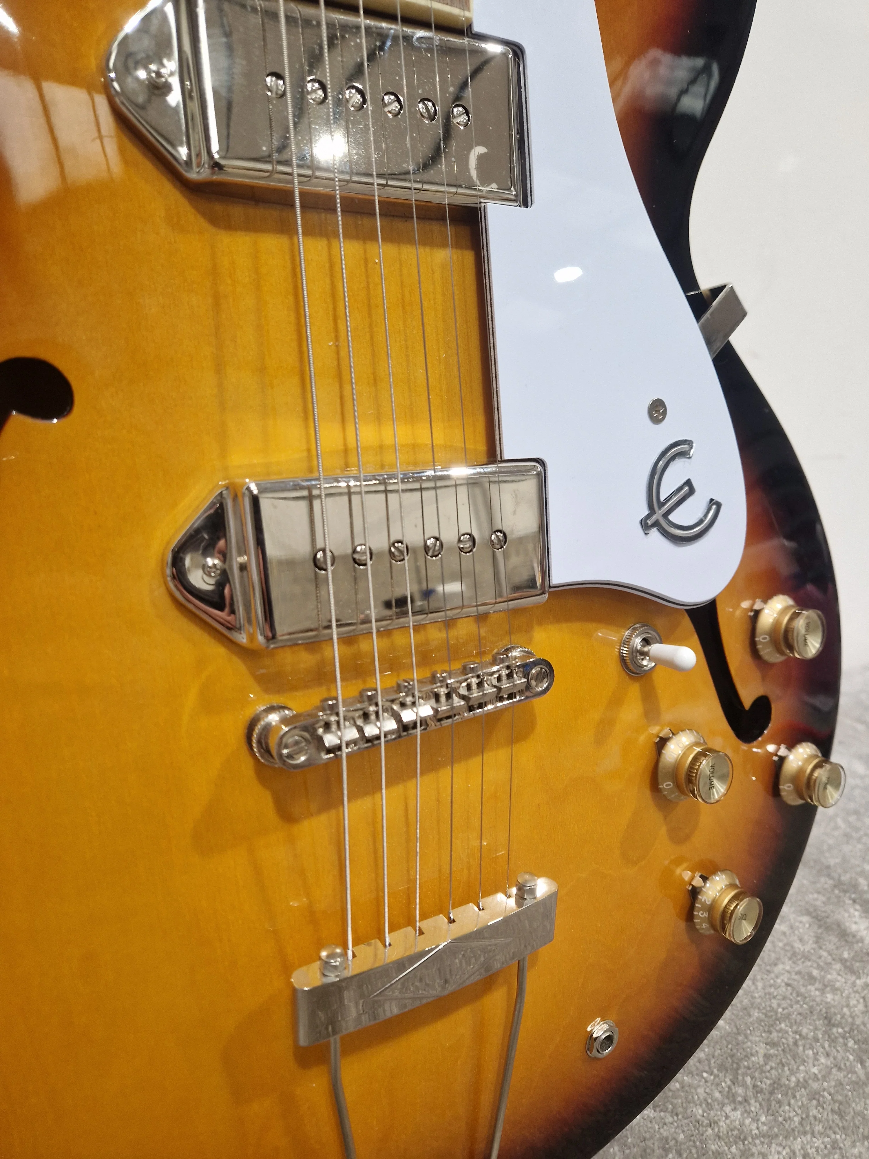 Epiphone Casino Reissue - Semi-Hollow Electric Guitar, Vintage Sunburst - Excellent, Refurbished - Image 16